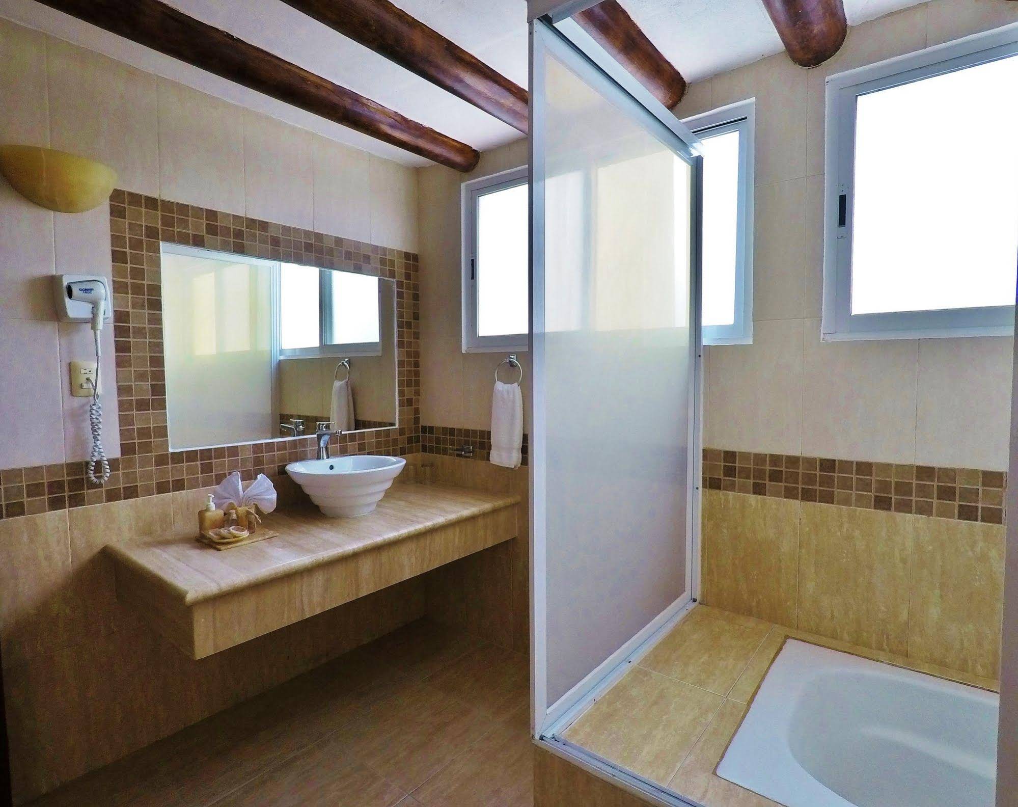 El Campanario Hotel & Estudios