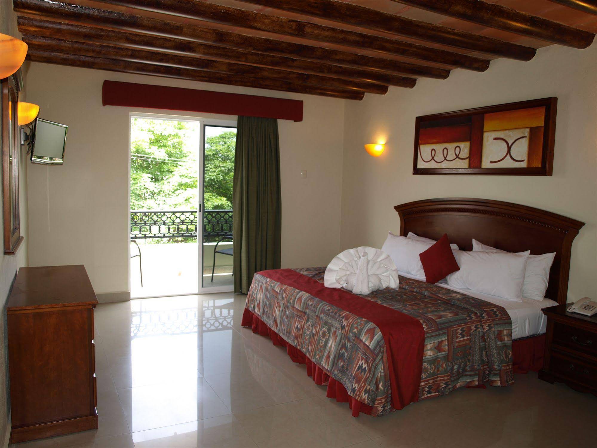 El Campanario Hotel & Estudios