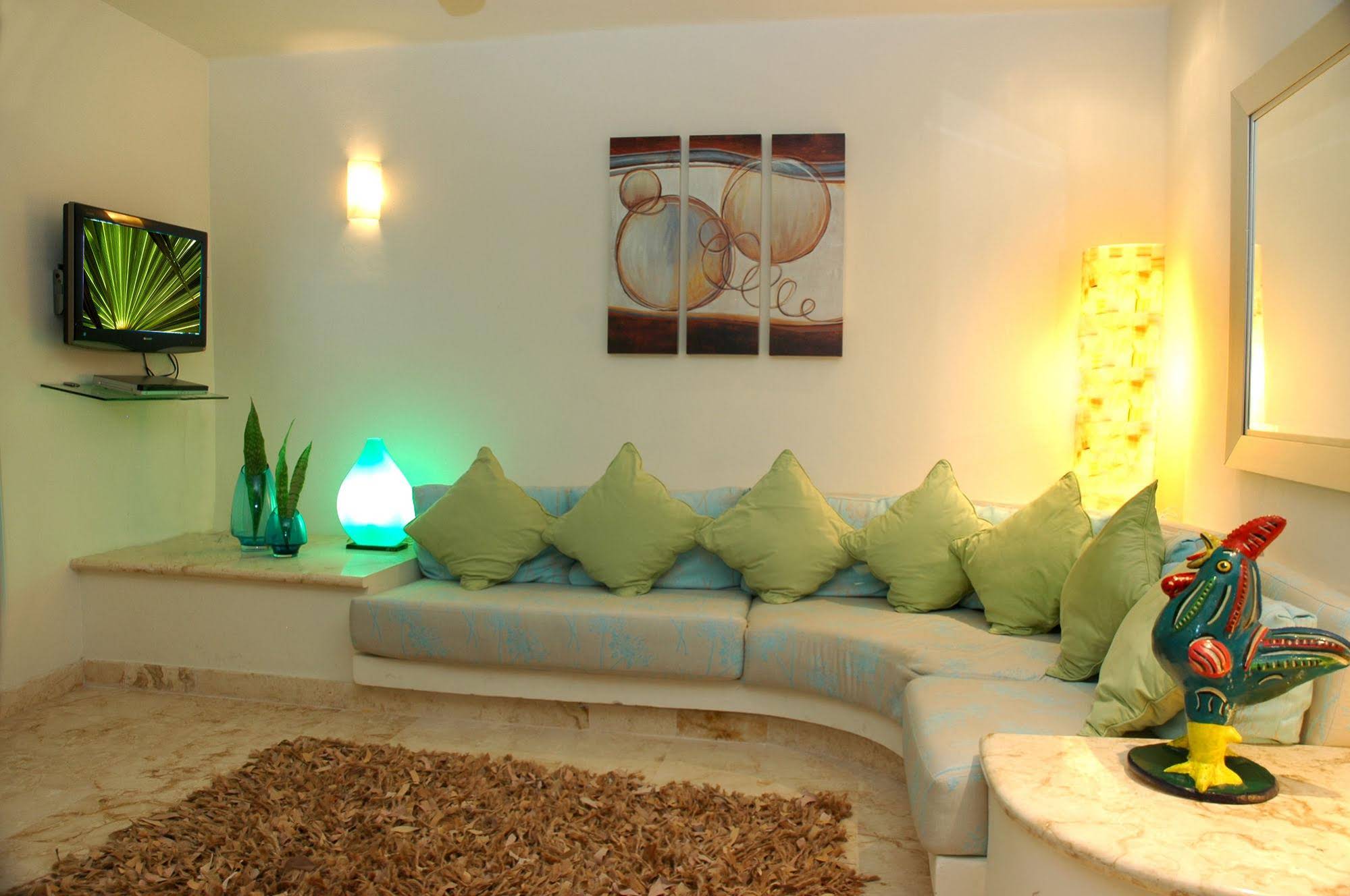 El Taj Oceanfront & Beachside Condos