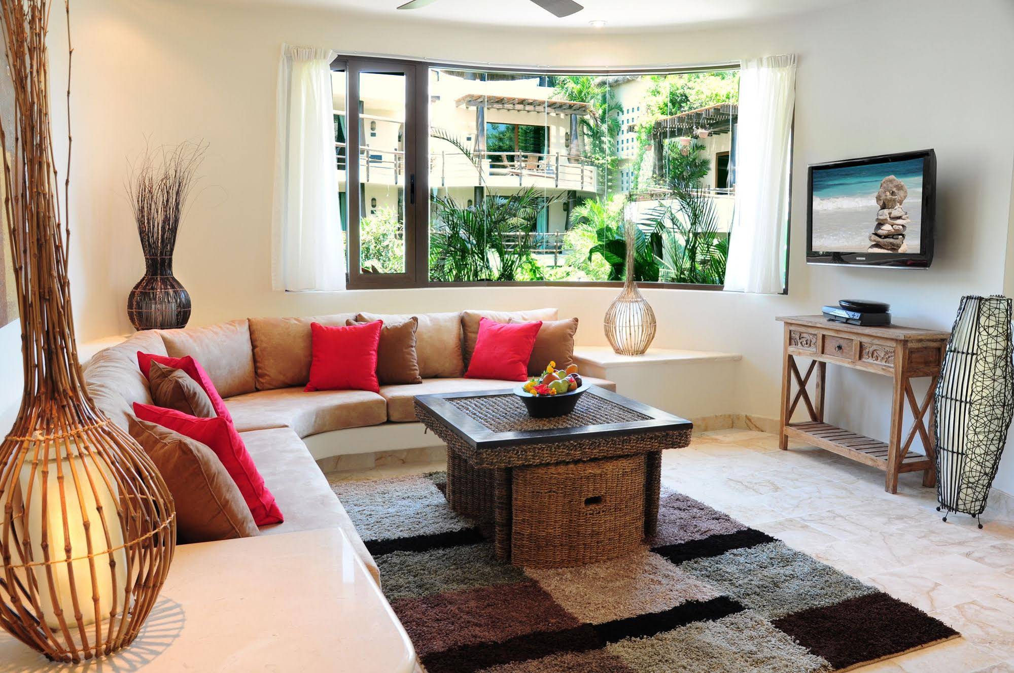 El Taj Oceanfront & Beachside Condos