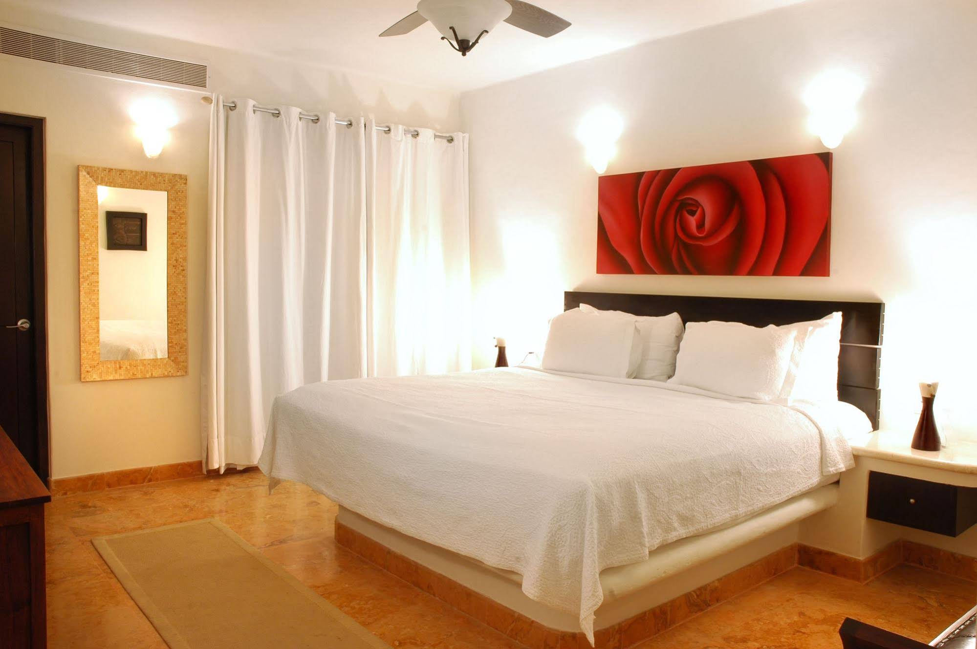 El Taj Oceanfront & Beachside Condos