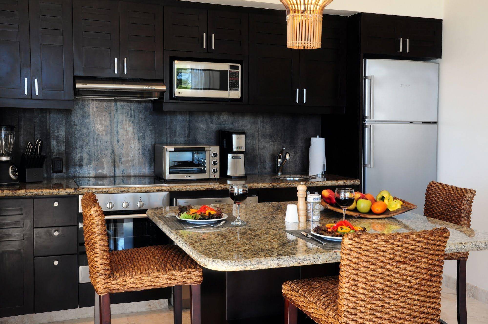 El Taj Oceanfront & Beachside Condos