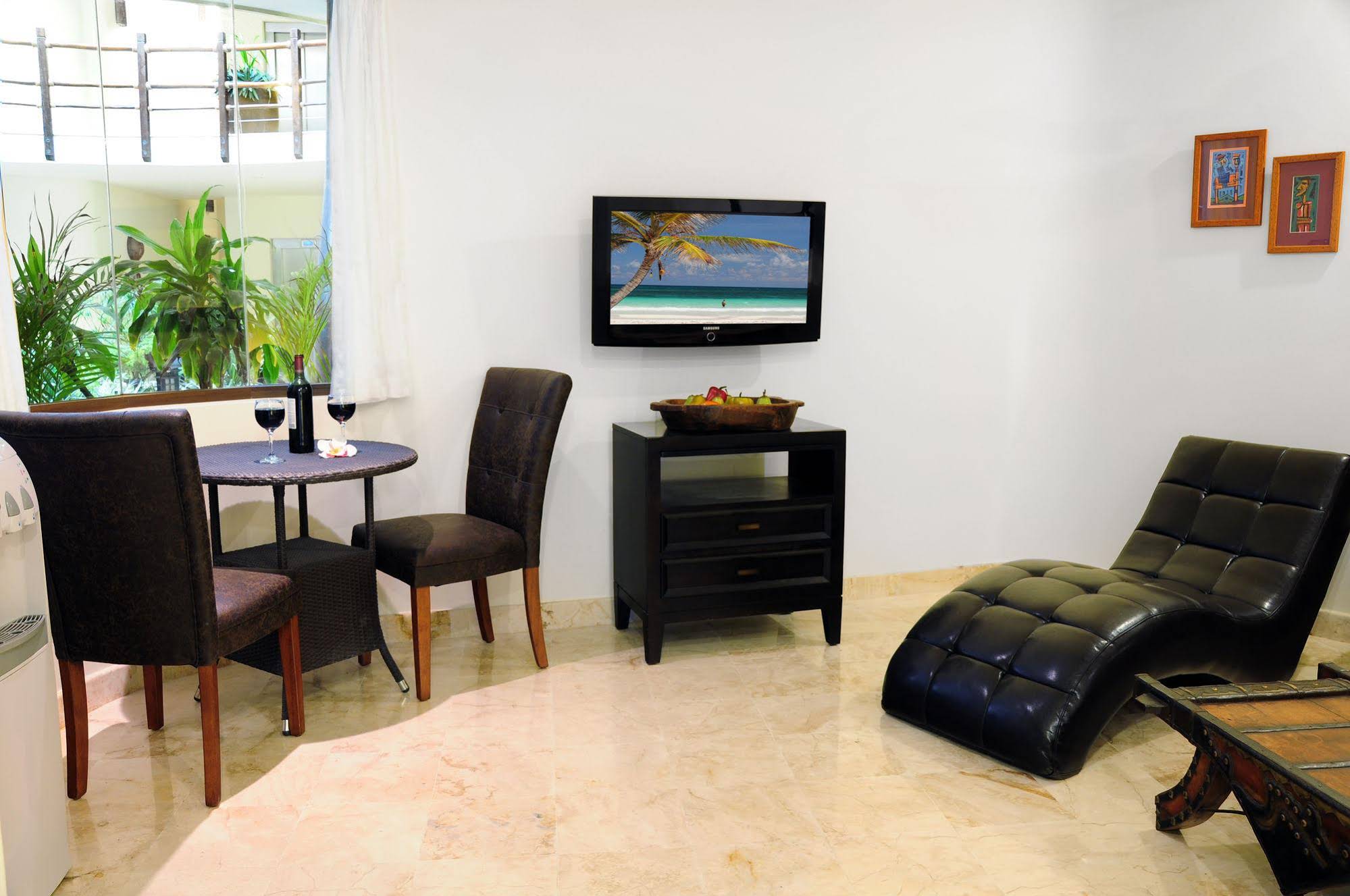 El Taj Oceanfront & Beachside Condos