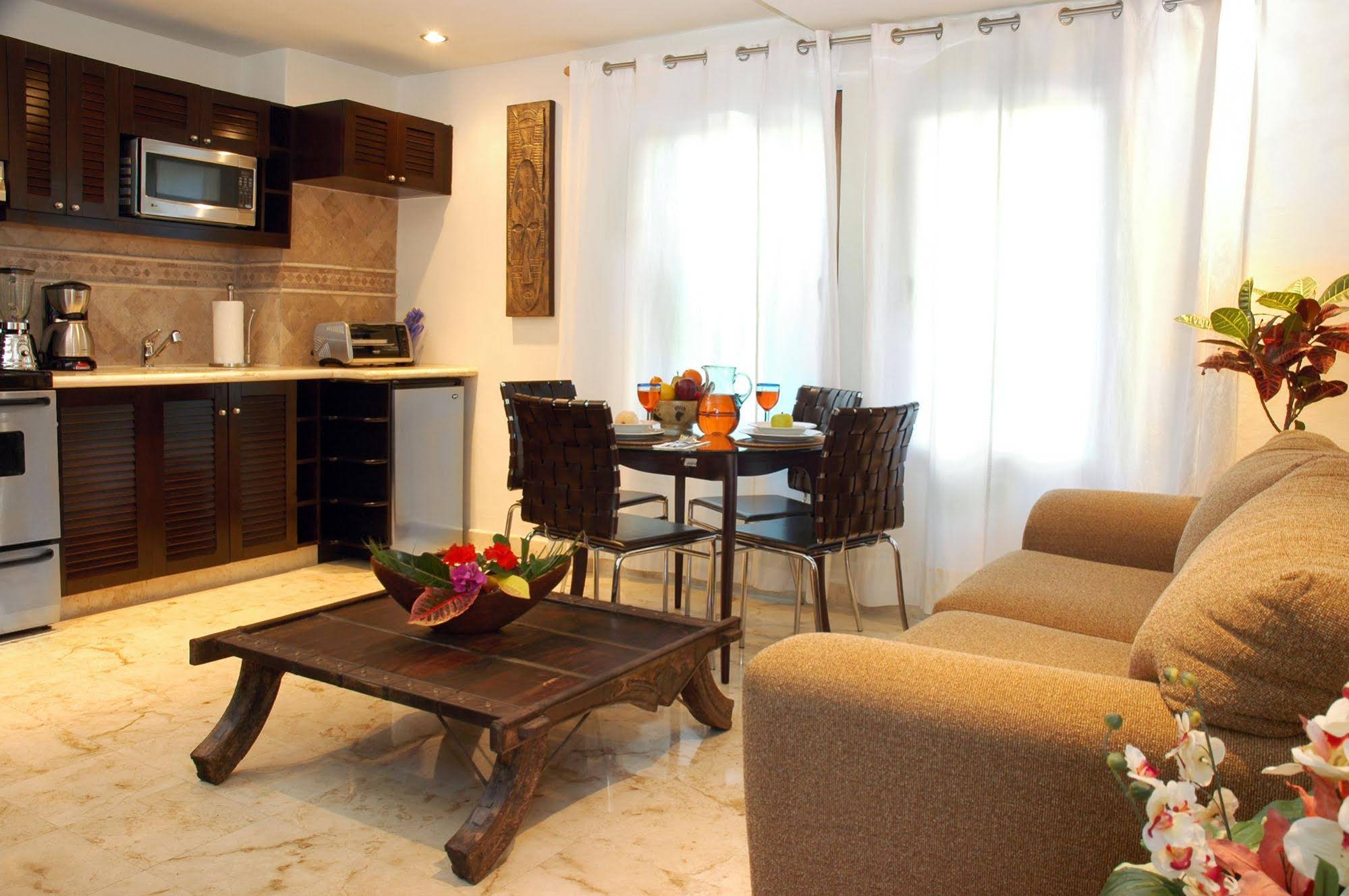 El Taj Oceanfront & Beachside Condos