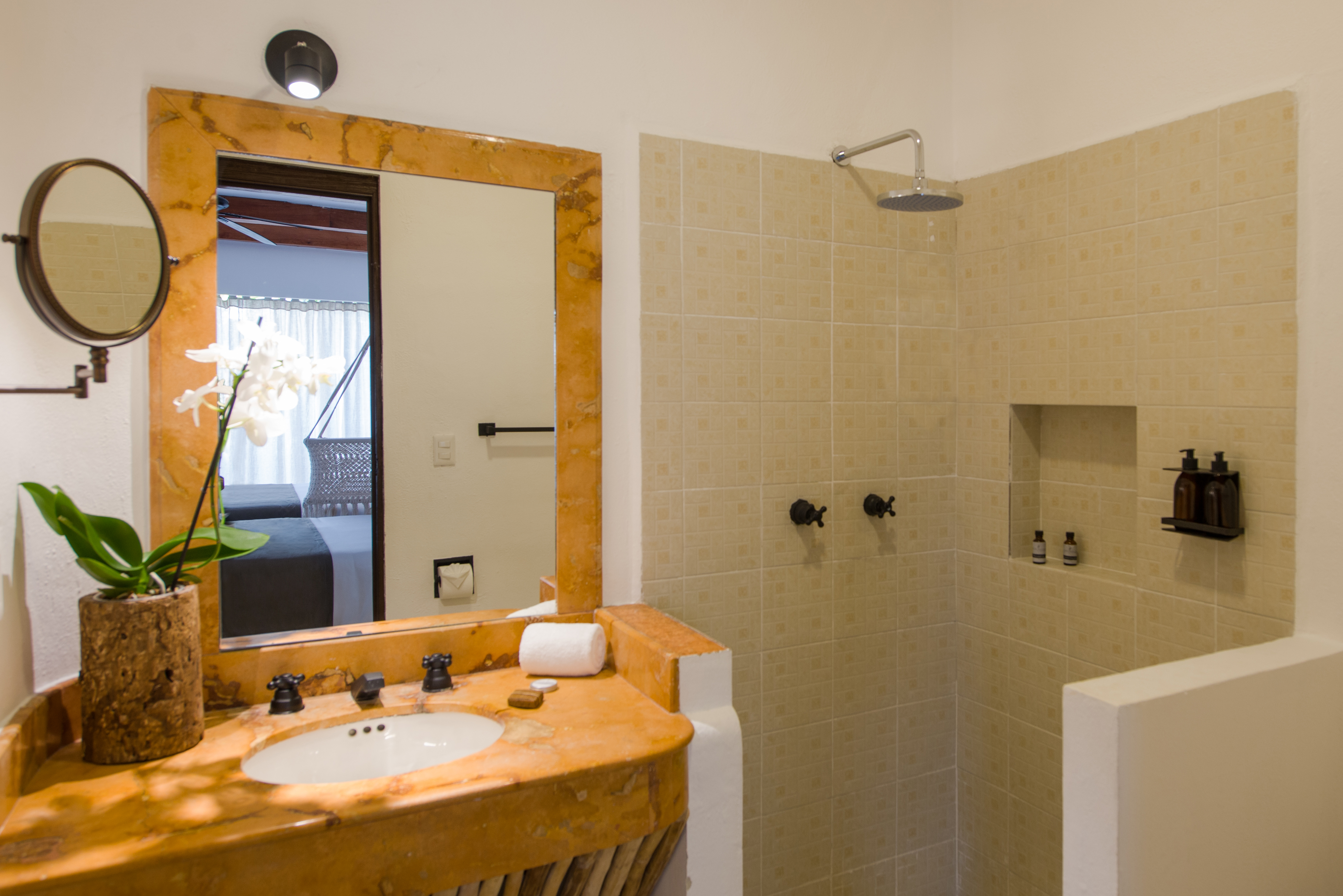 Banana Boutique By GuruHotel