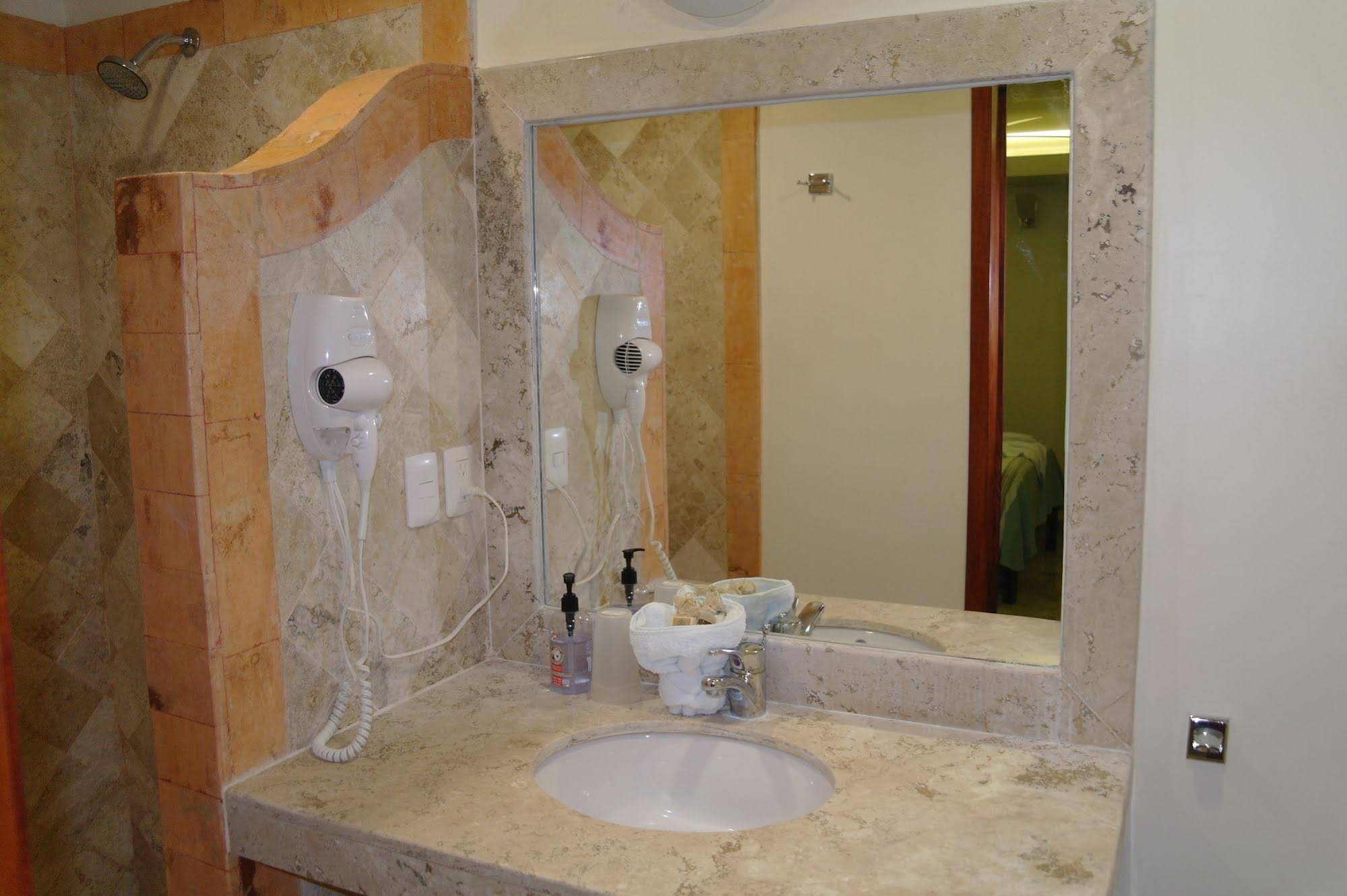 Hotel Real Del Mayab
