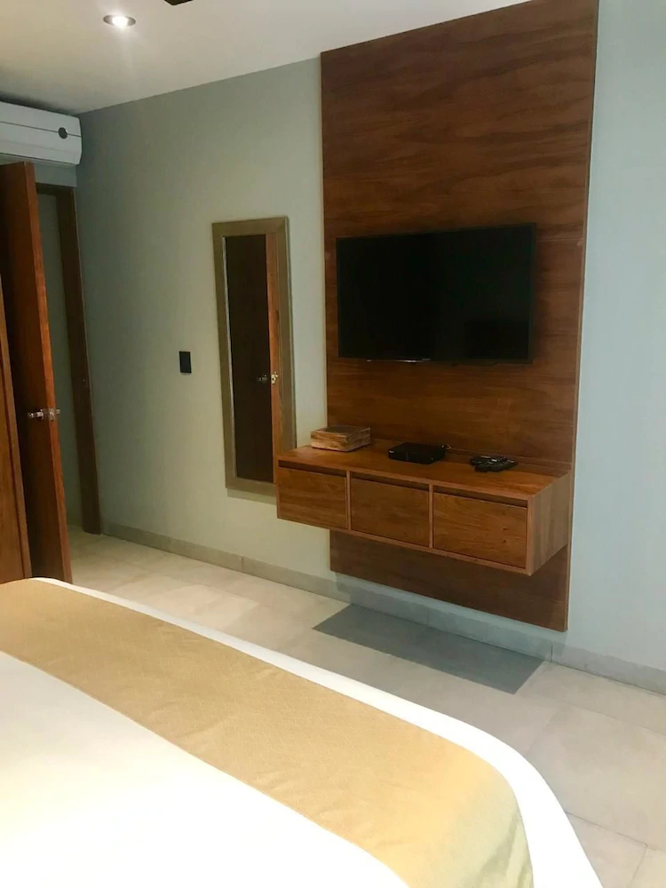 IT Condo by Realty Group