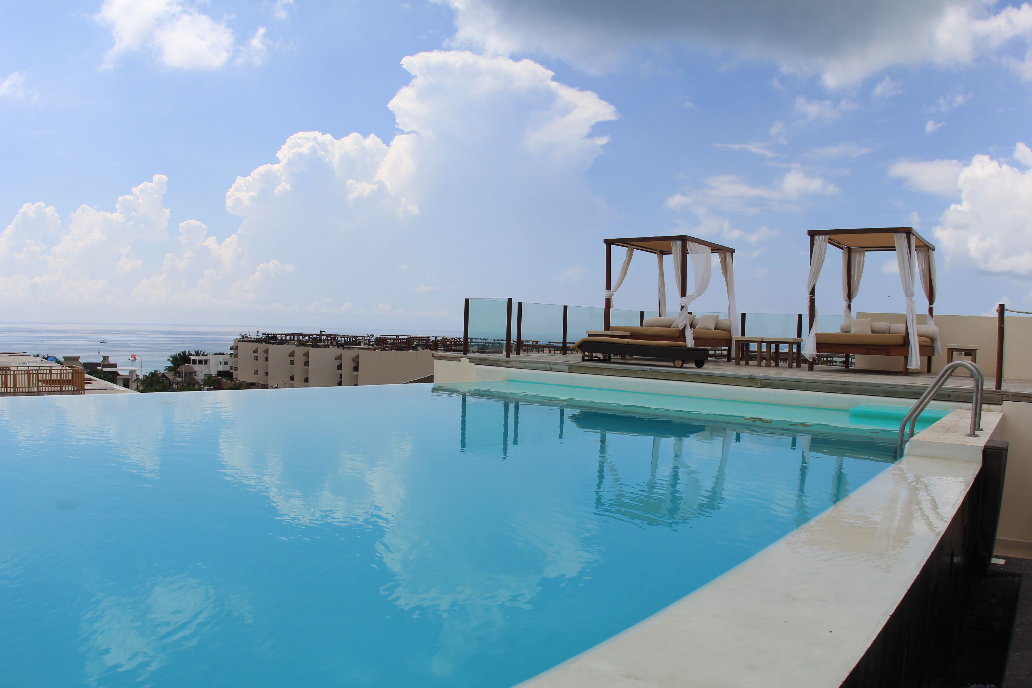 Las Brisas Condominios