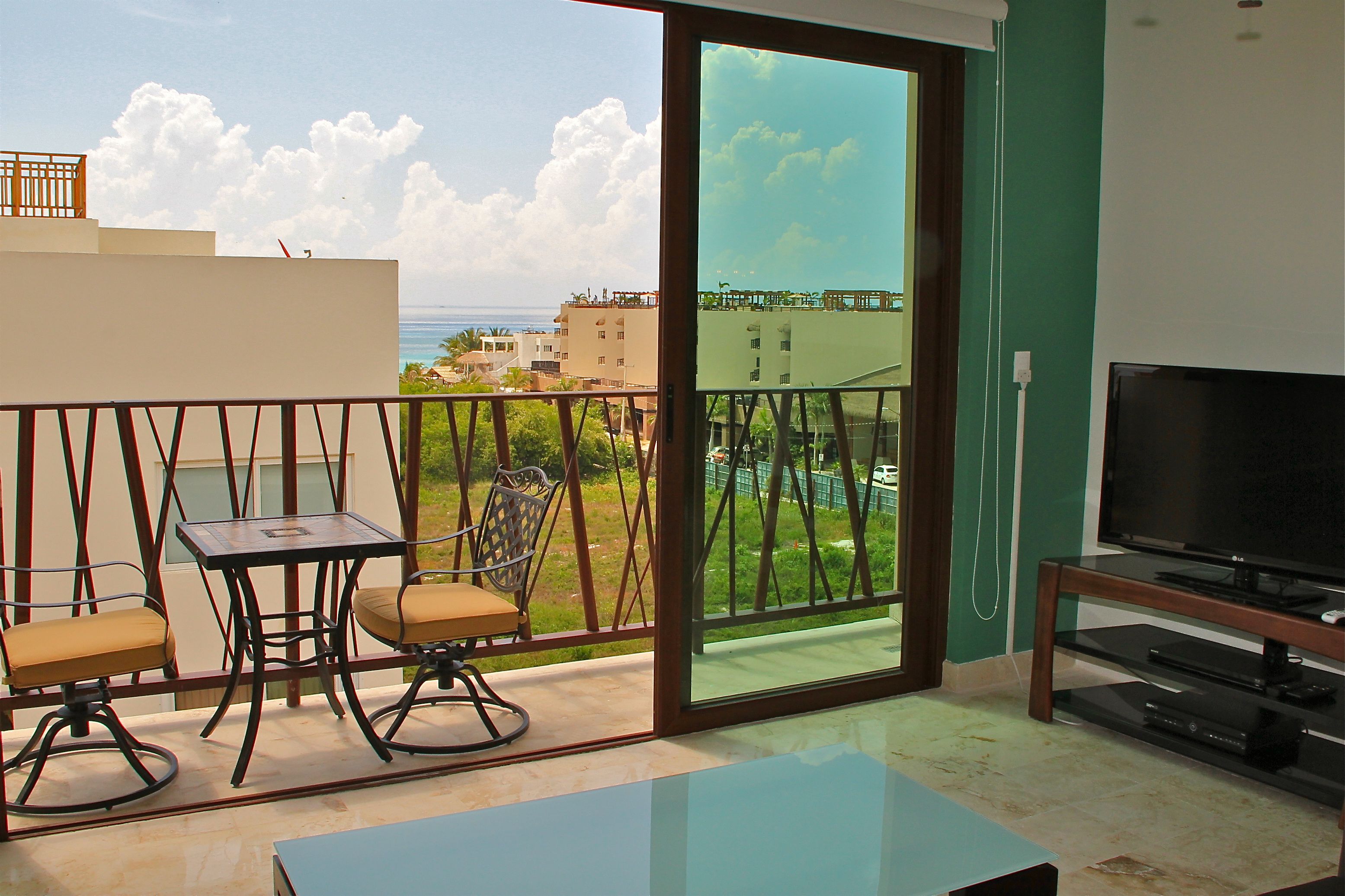 Las Brisas Condominios