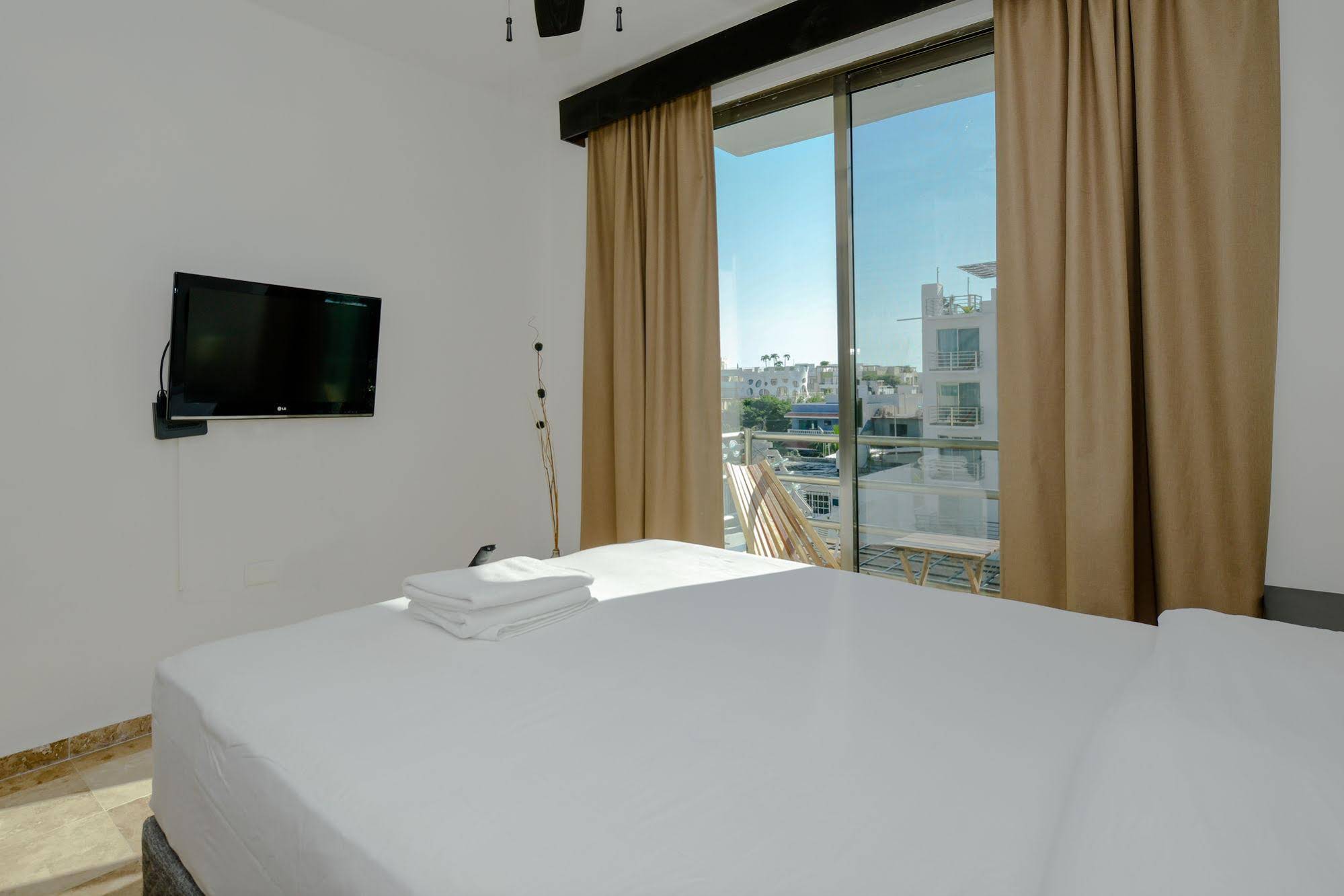 Las Perlas Condo Hotel