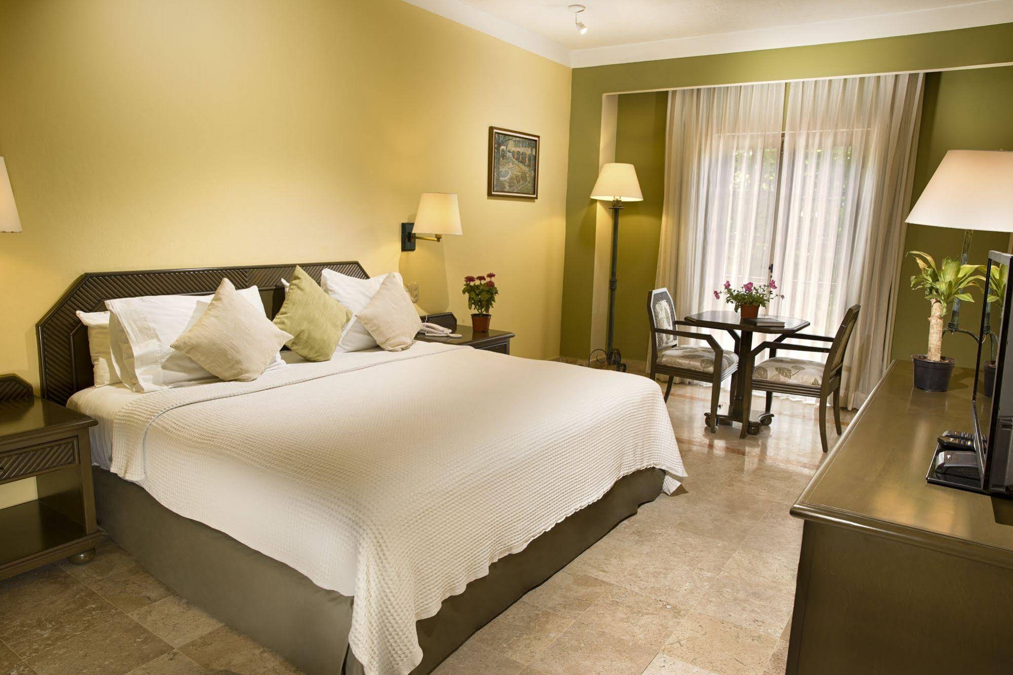 Los Itzaes Hotel