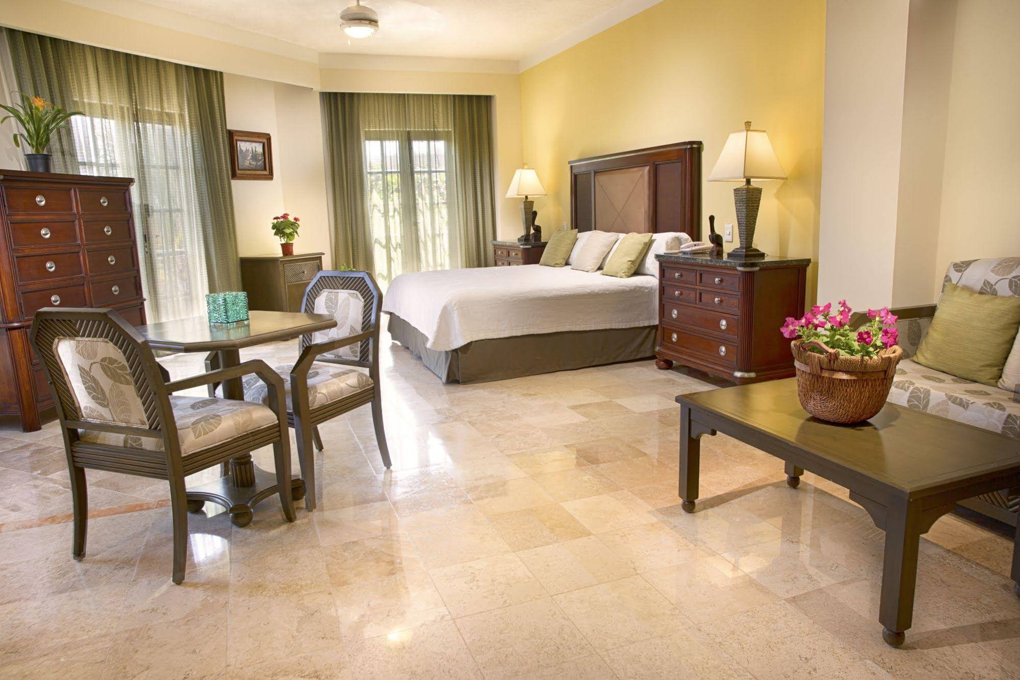 Los Itzaes Hotel