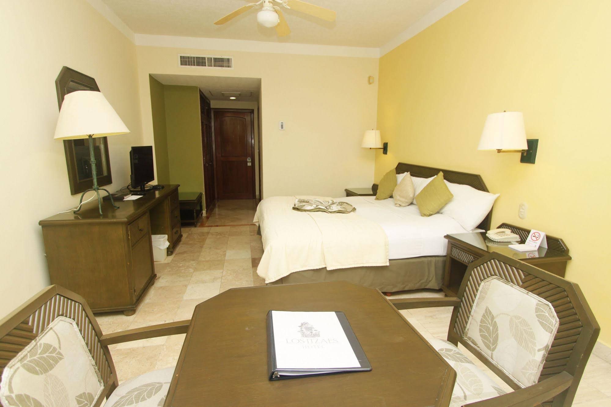Los Itzaes Hotel