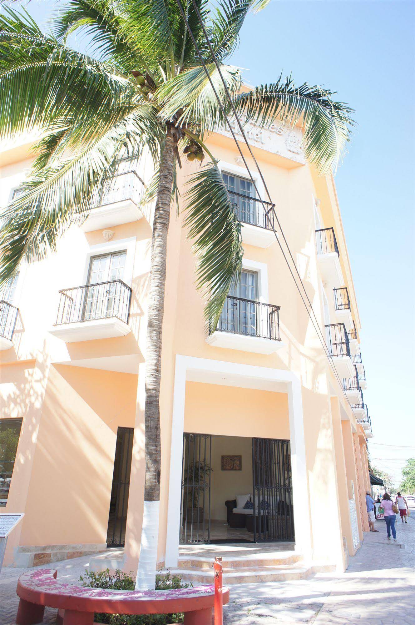 Los Itzaes Hotel