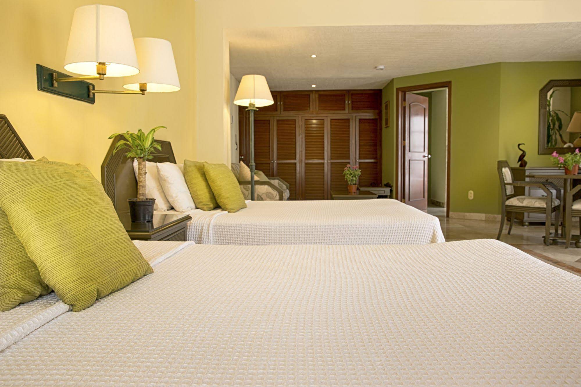 Los Itzaes Hotel