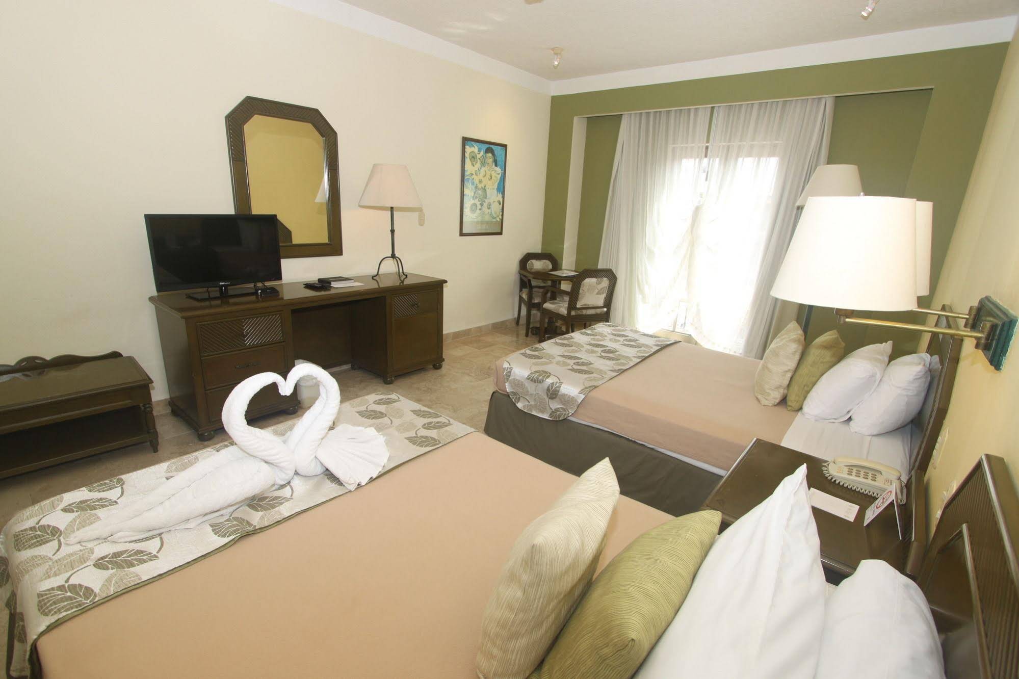 Los Itzaes Hotel