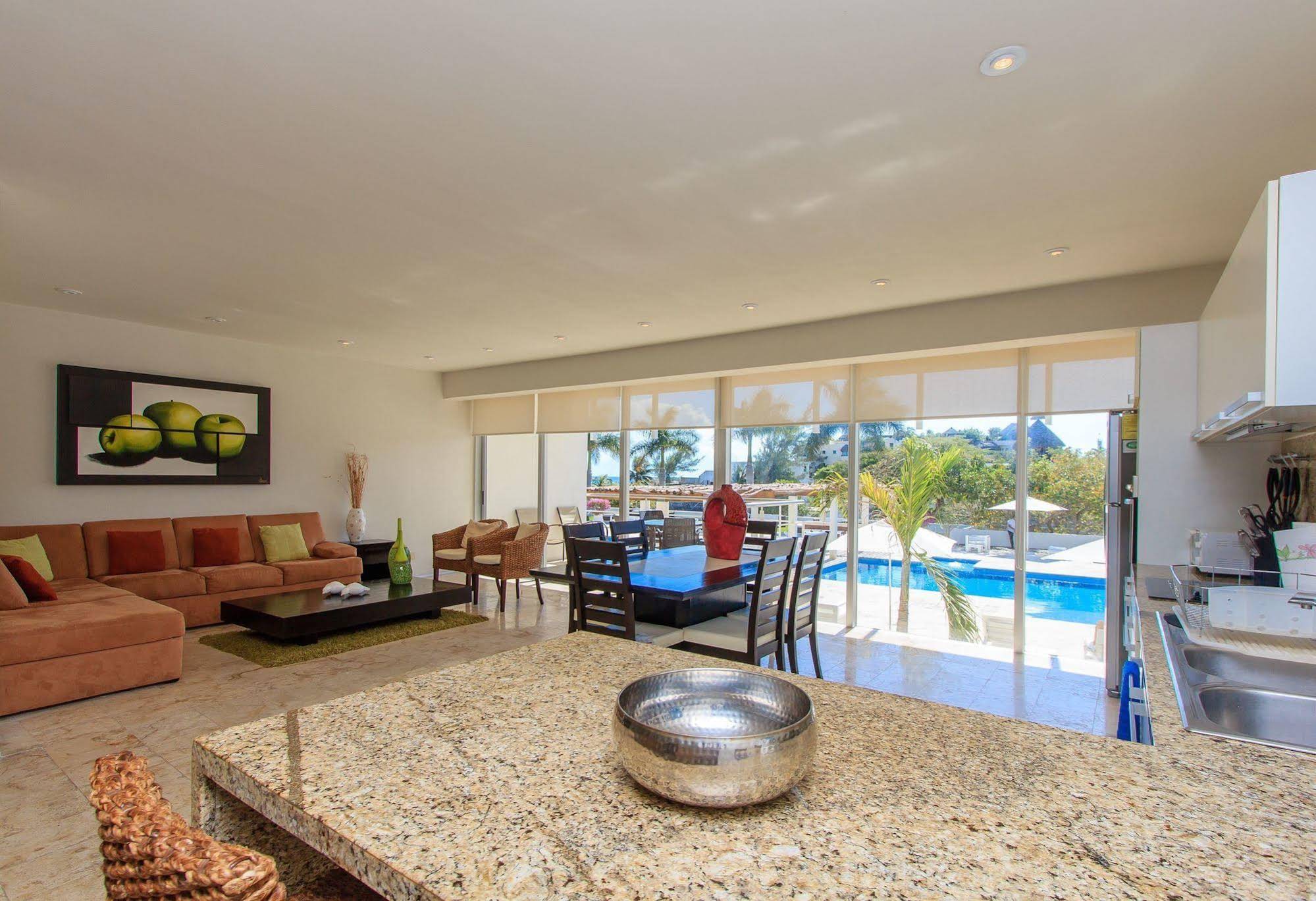 Magia Beachside Apartment by Bvr
