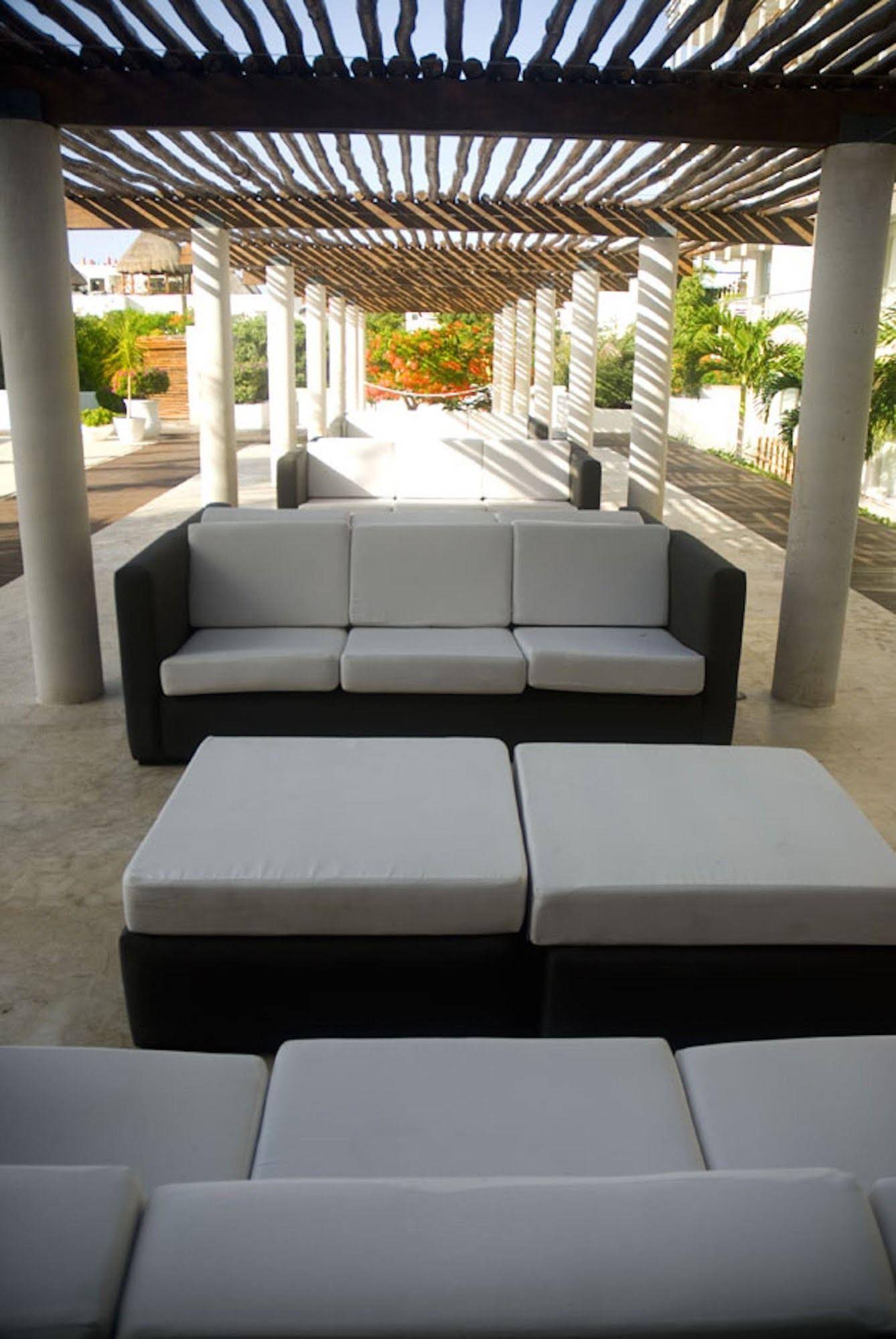 Magia Beachside Apartment by Bvr
