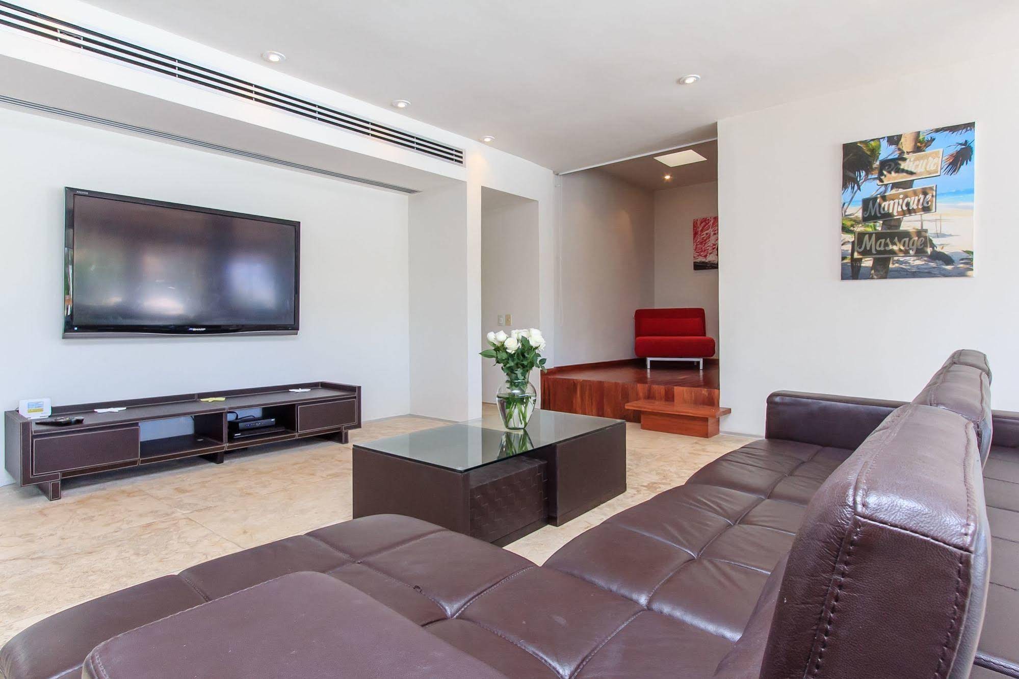 Magia Beachside Apartment by Bvr