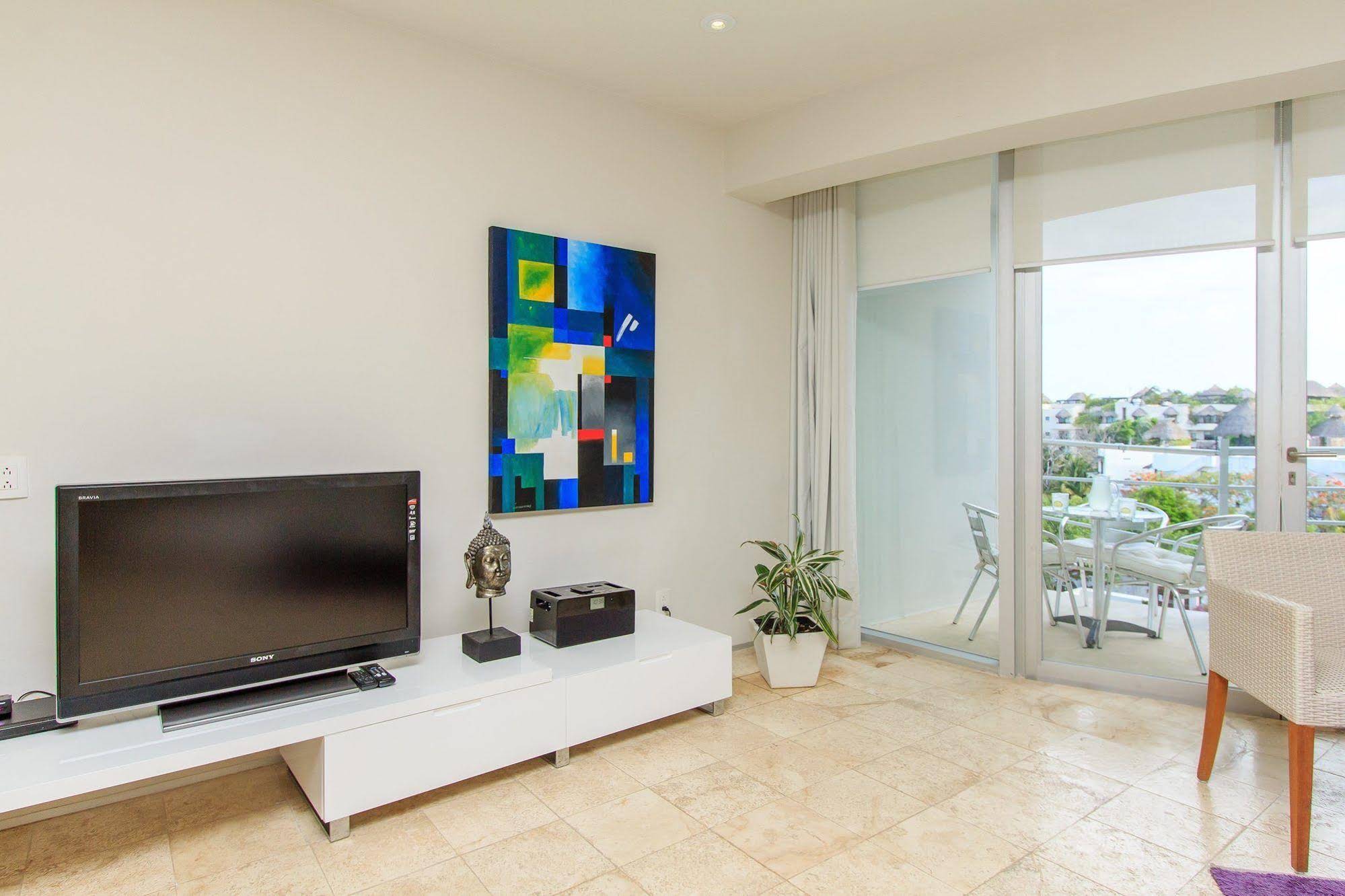 Magia Beachside Apartment by Bvr