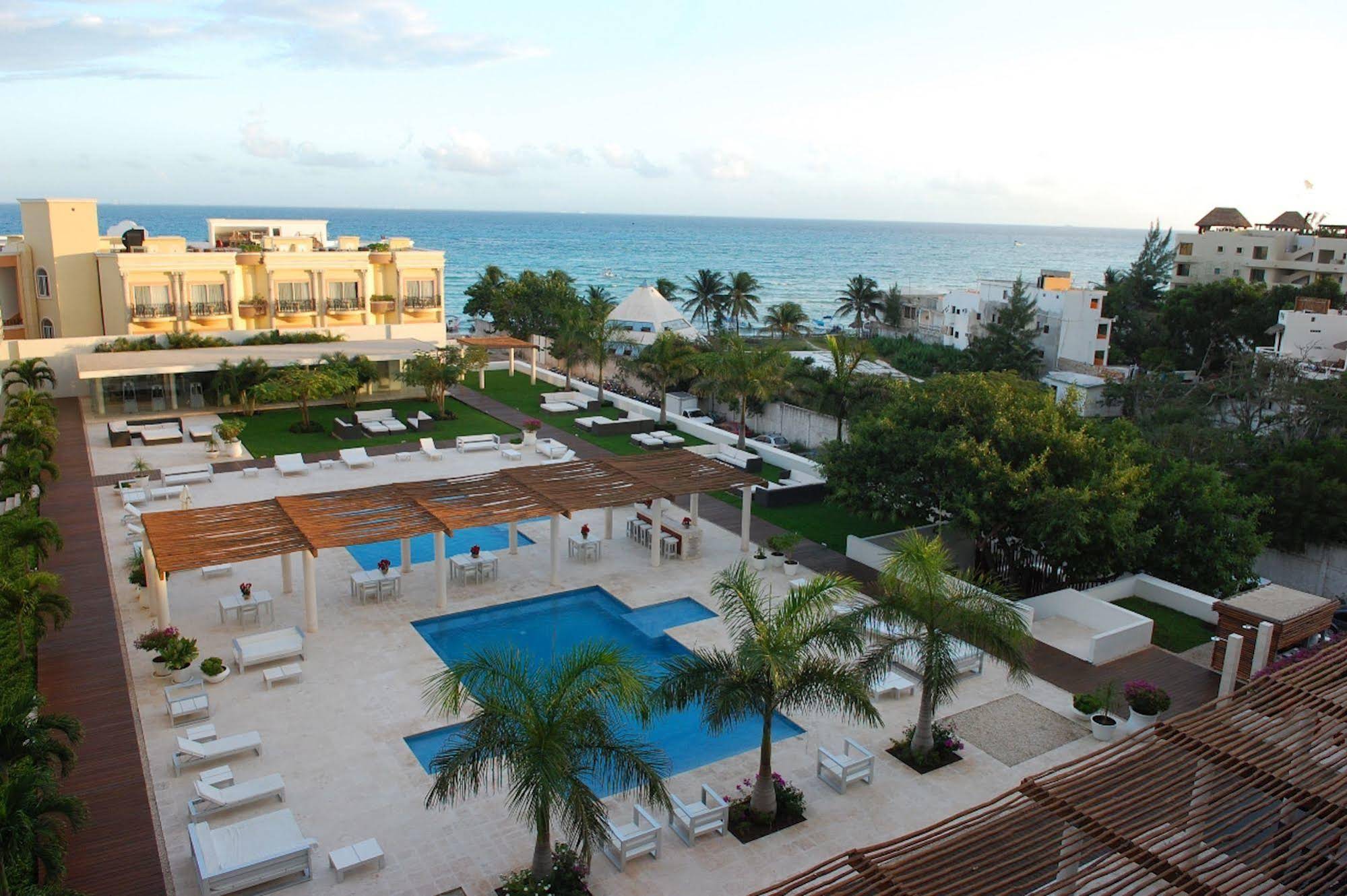 Magia Beachside Apartment by Bvr