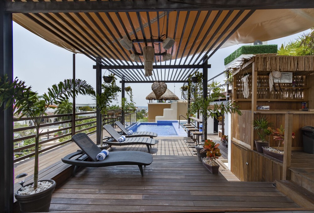 Maui Suites
