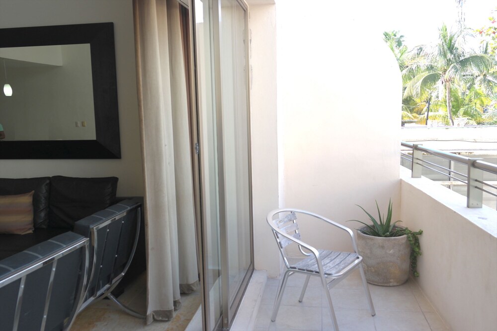 Ocean Plaza Condos by Rentals Your Way