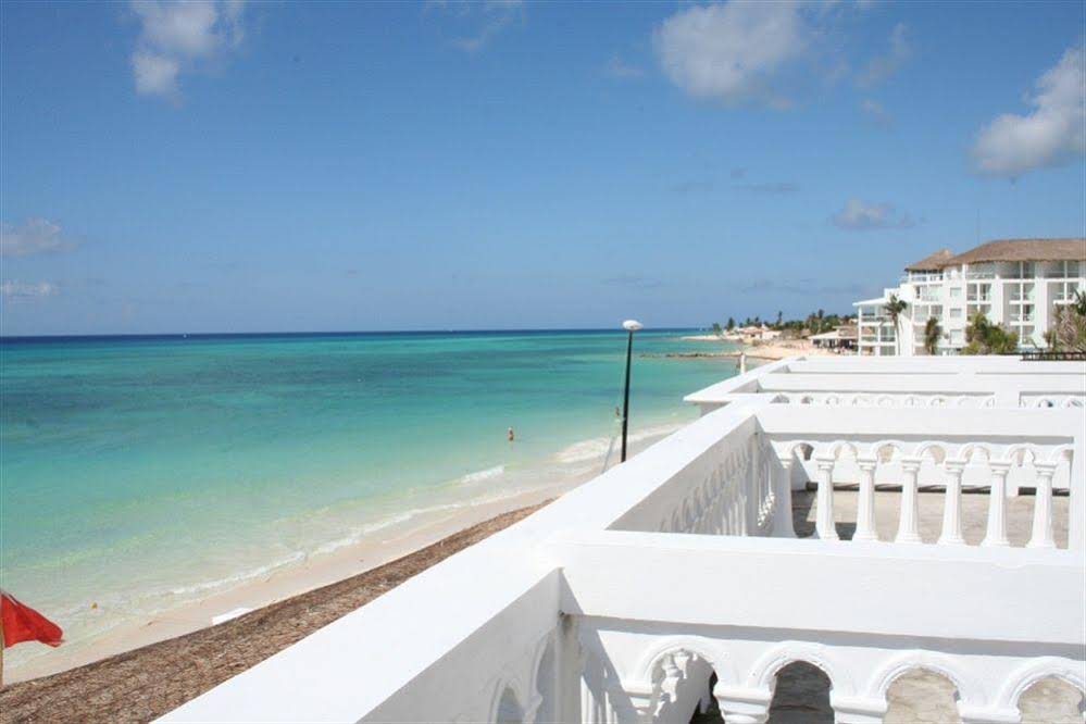 Plaza Marina Condos