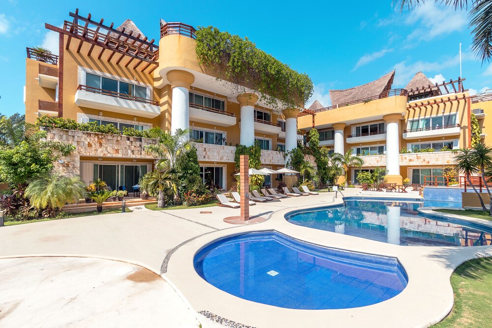 Pueblito Escondido by Moskito