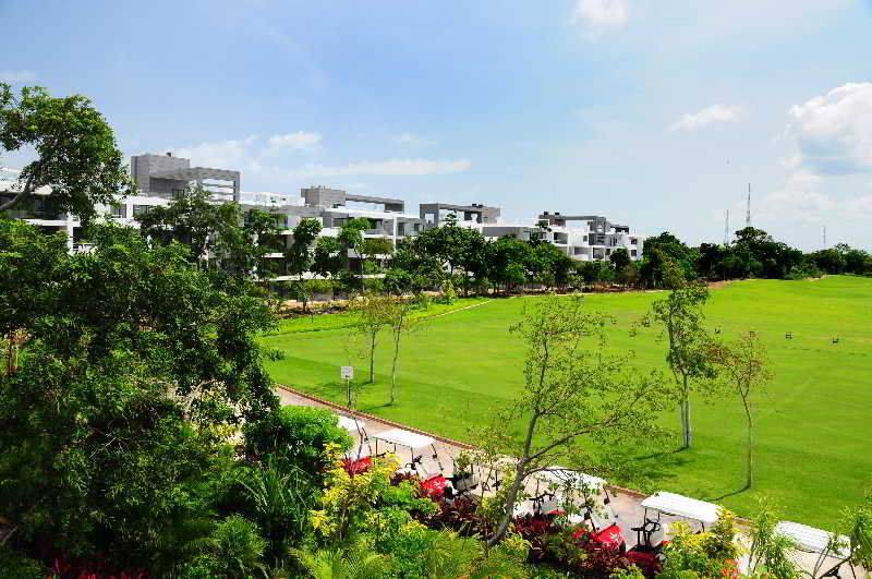 Pure All Suites at Nick Price Residences