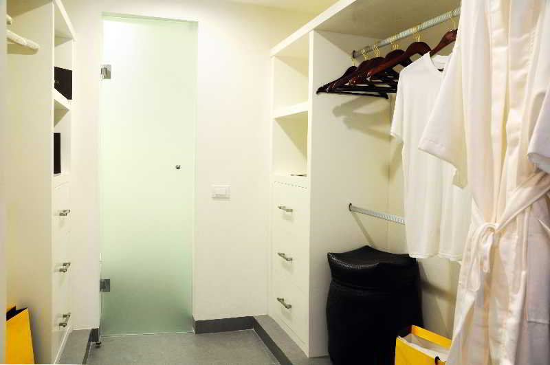 Pure All Suites at Nick Price Residences