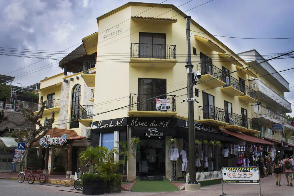 Quinta Avenida Downtown Apartments