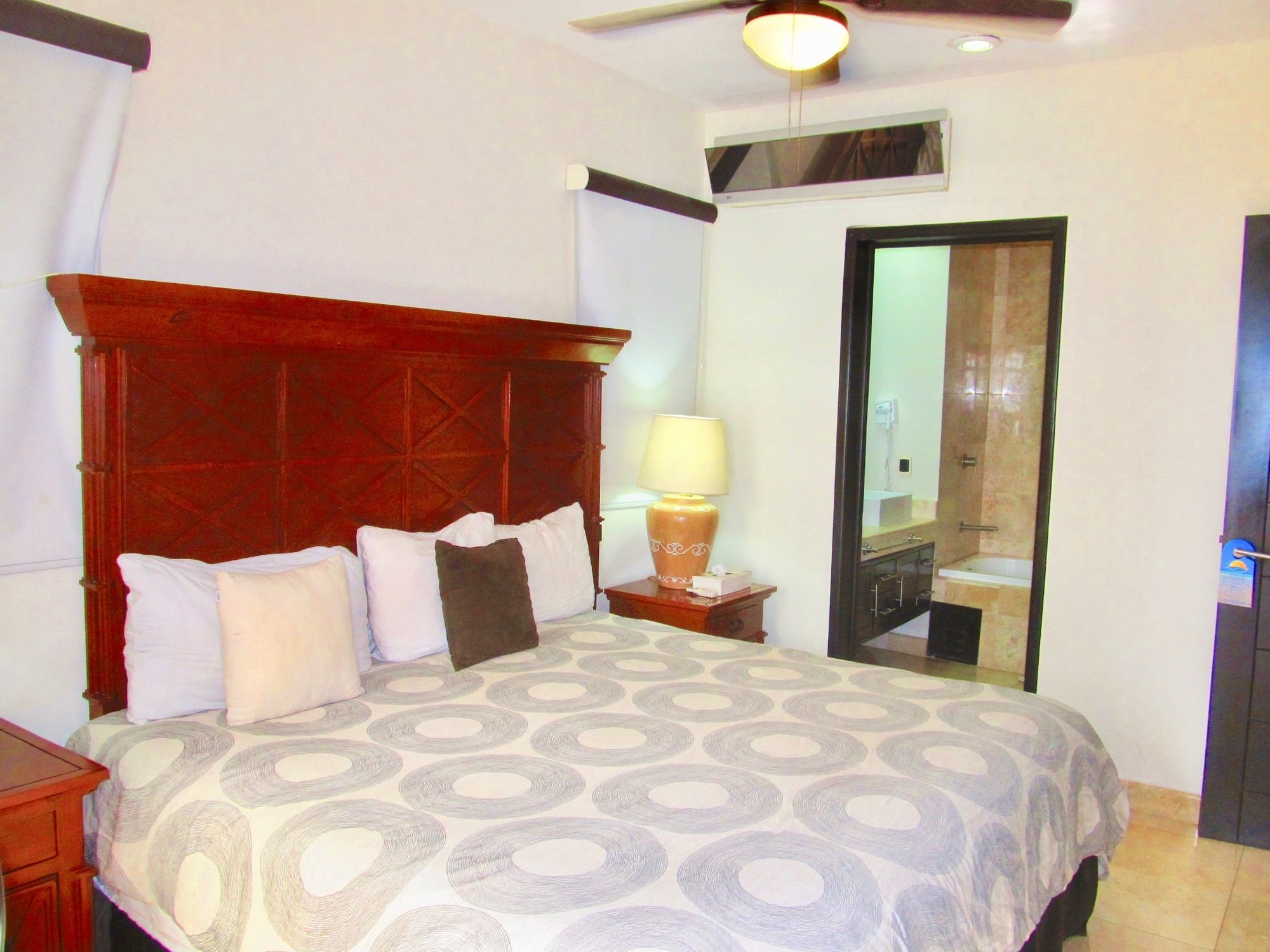 Residences El Faro by Playa Paradise