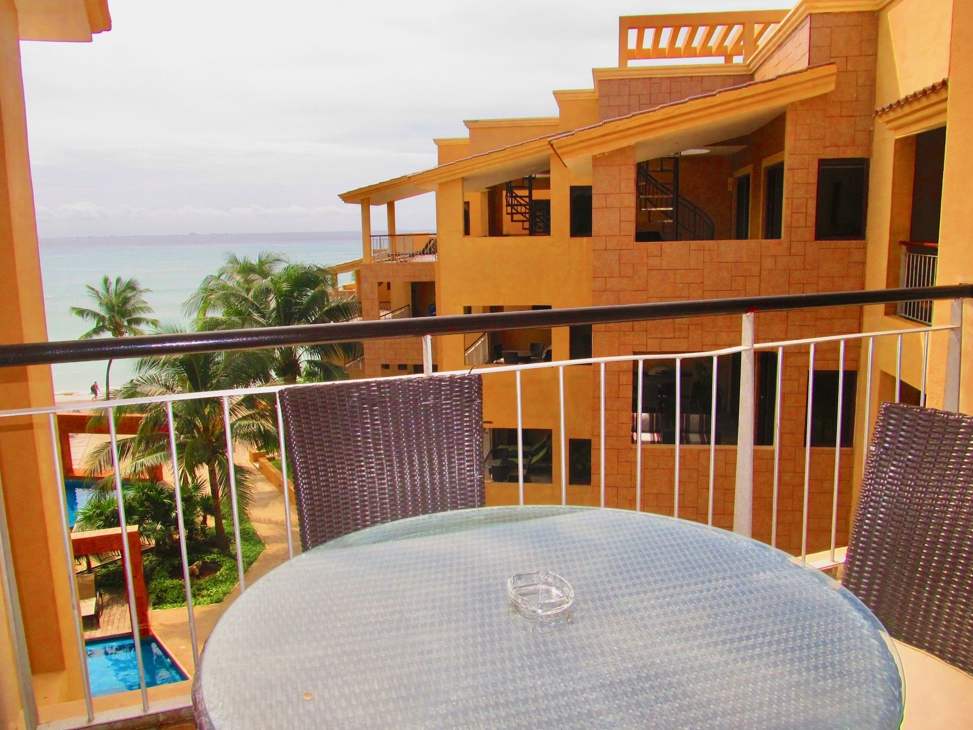 Residences El Faro by Playa Paradise