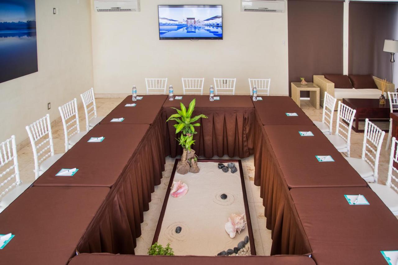 Hotel The Palm by Kavia
