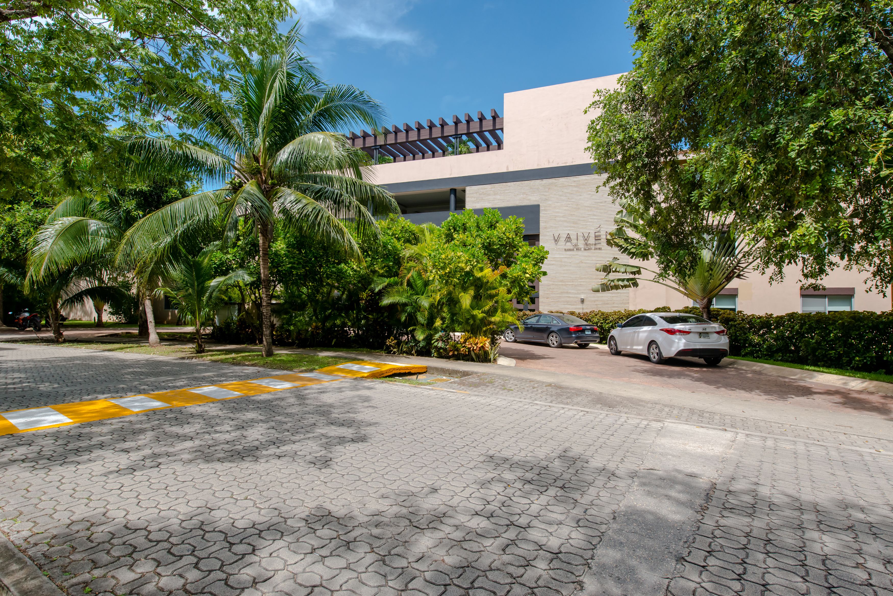 Vaiven by Playa District
