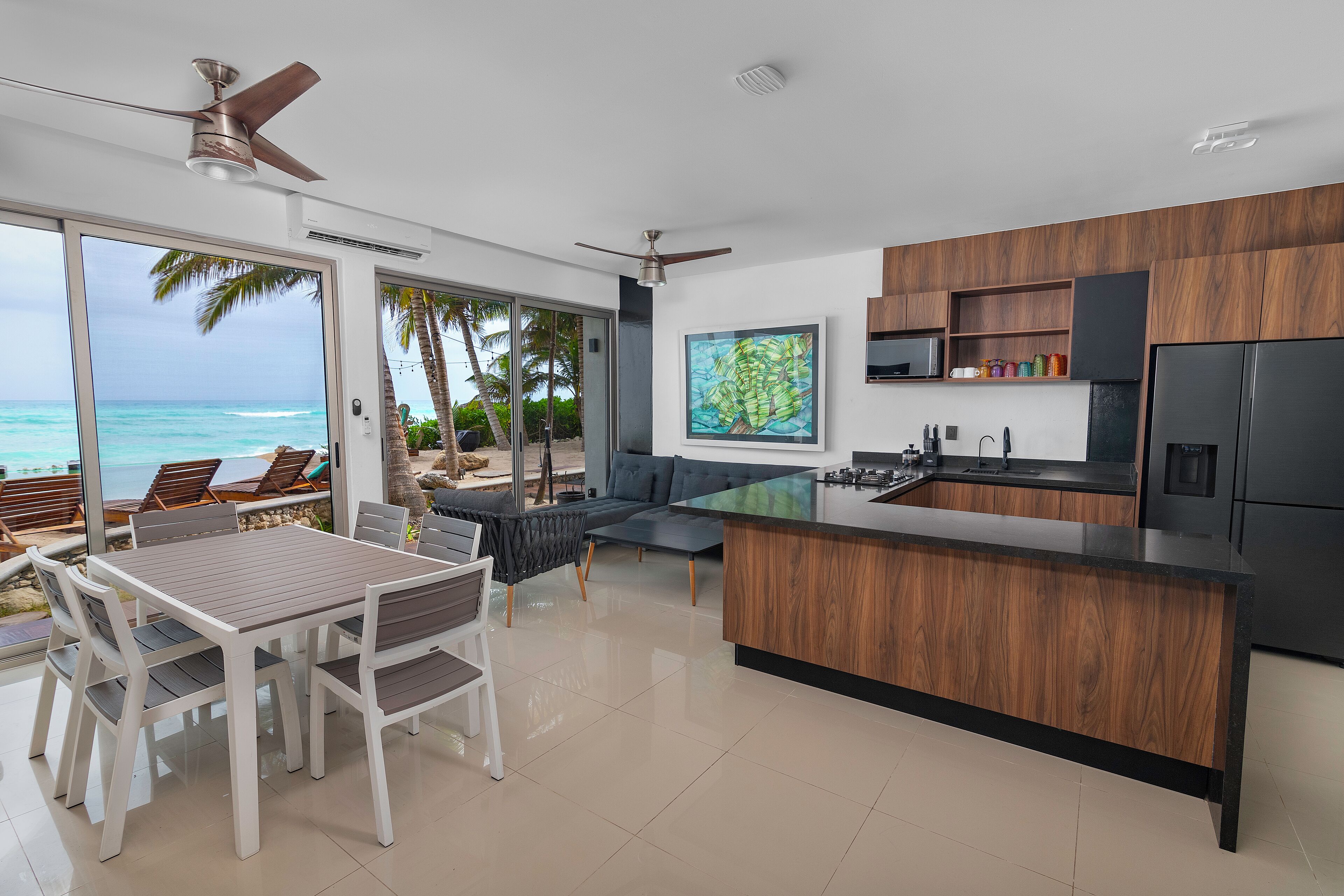 Angelina 28 Beachfront Hotel By Nah Hotels