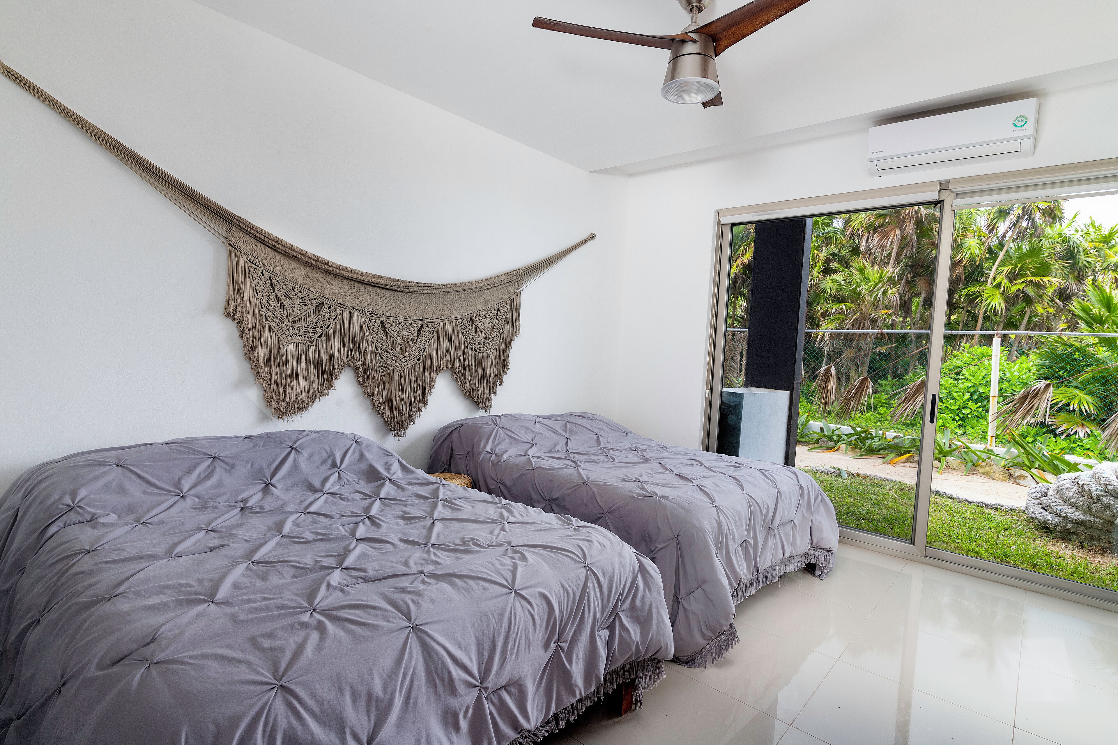 Angelina 28 Beachfront Hotel By Nah Hotels