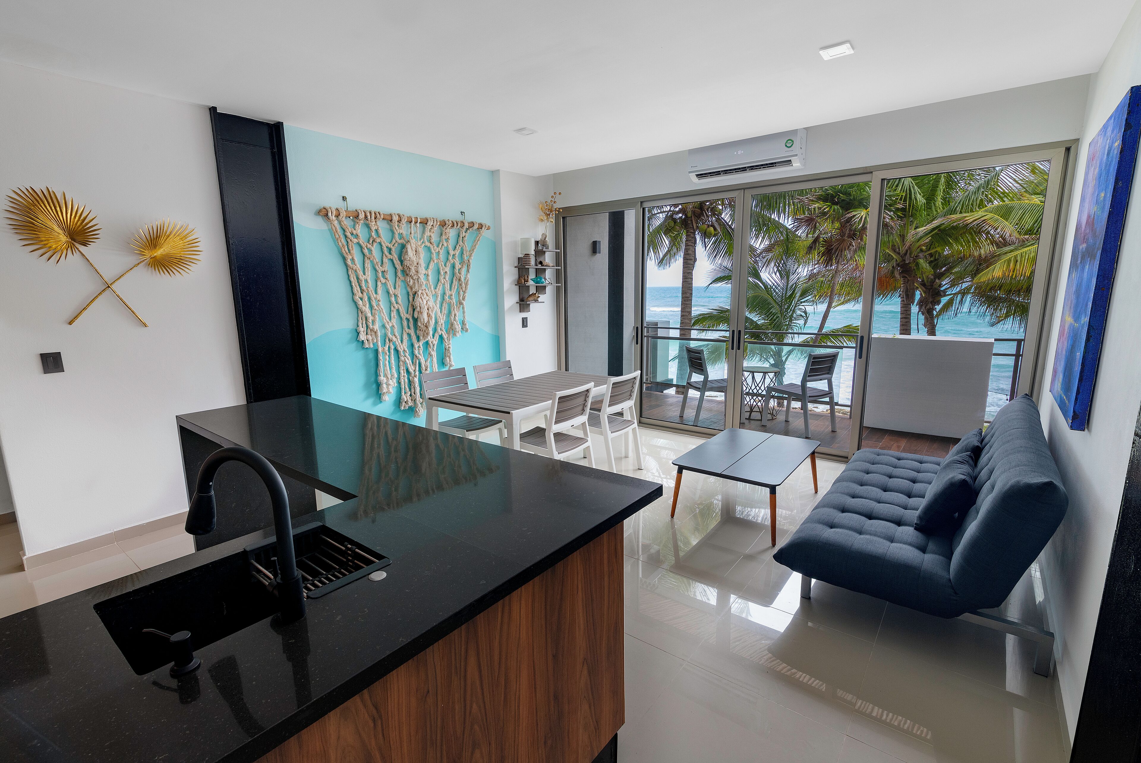 Angelina 28 Beachfront Hotel By Nah Hotels