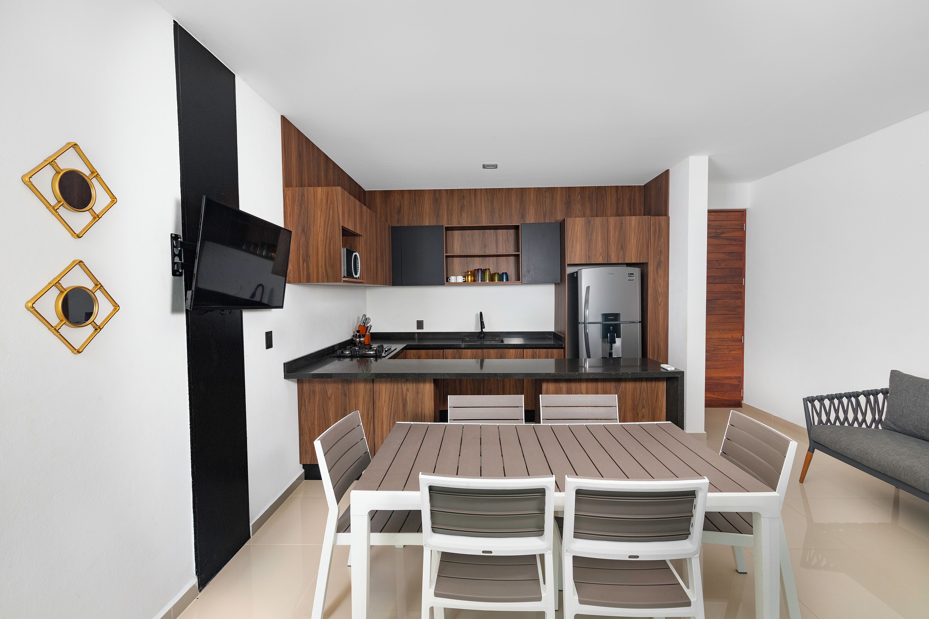 Angelina 28 Beachfront Hotel By Nah Hotels