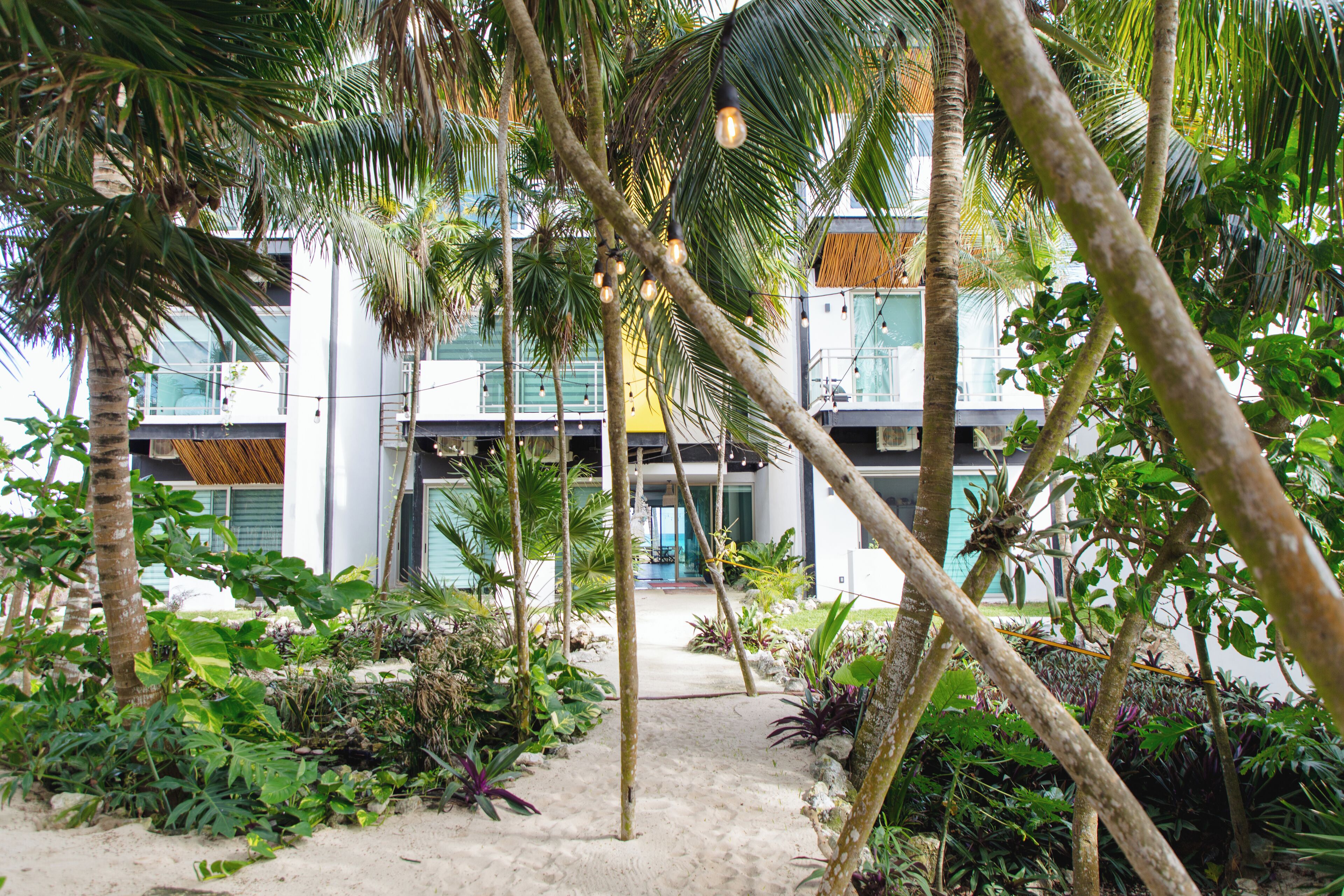 Angelina 28 Beachfront Hotel By Nah Hotels