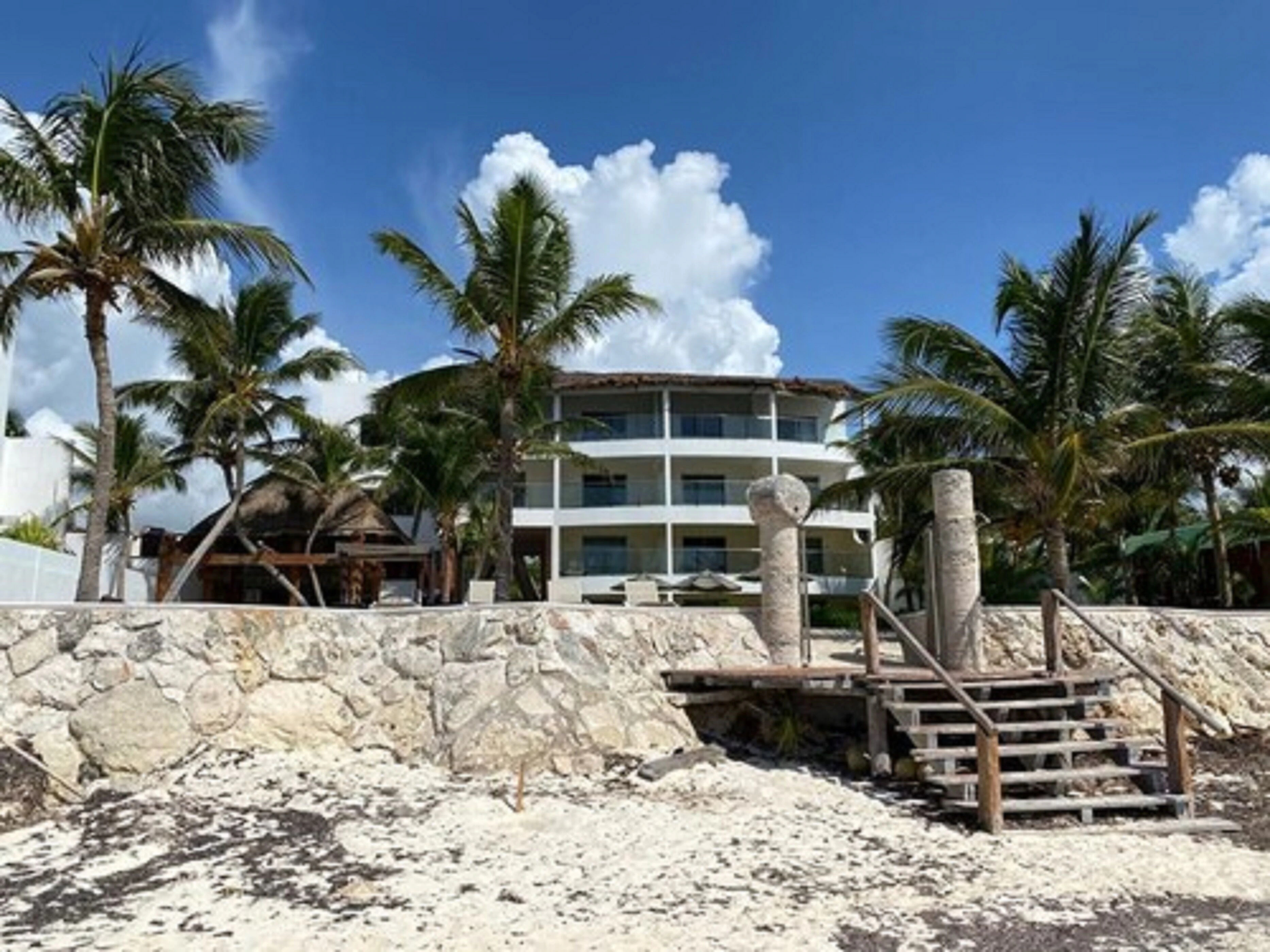 Casa del Puerto by MIJ - Beachfront Hotel