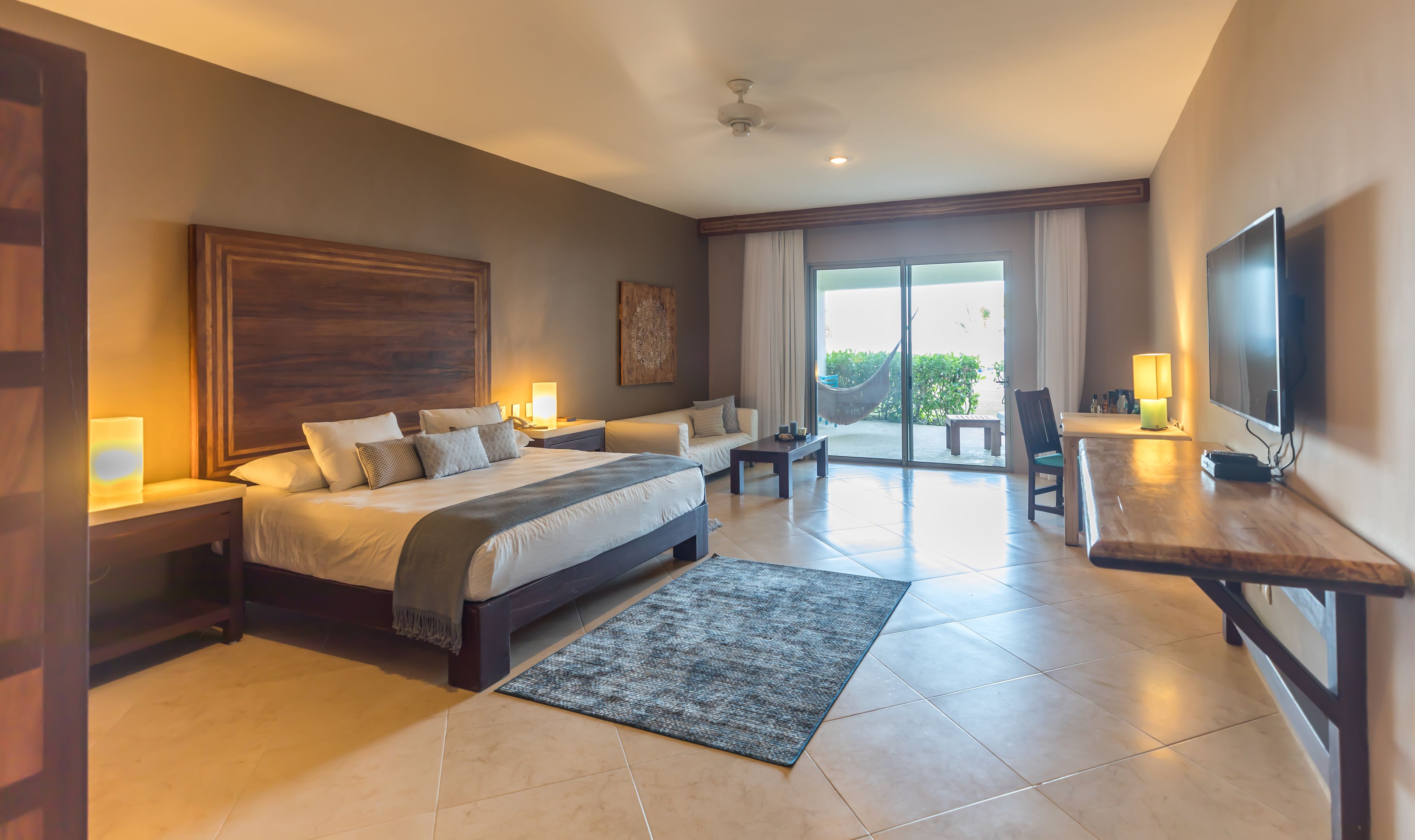 Casa del Puerto by MIJ - Beachfront Hotel