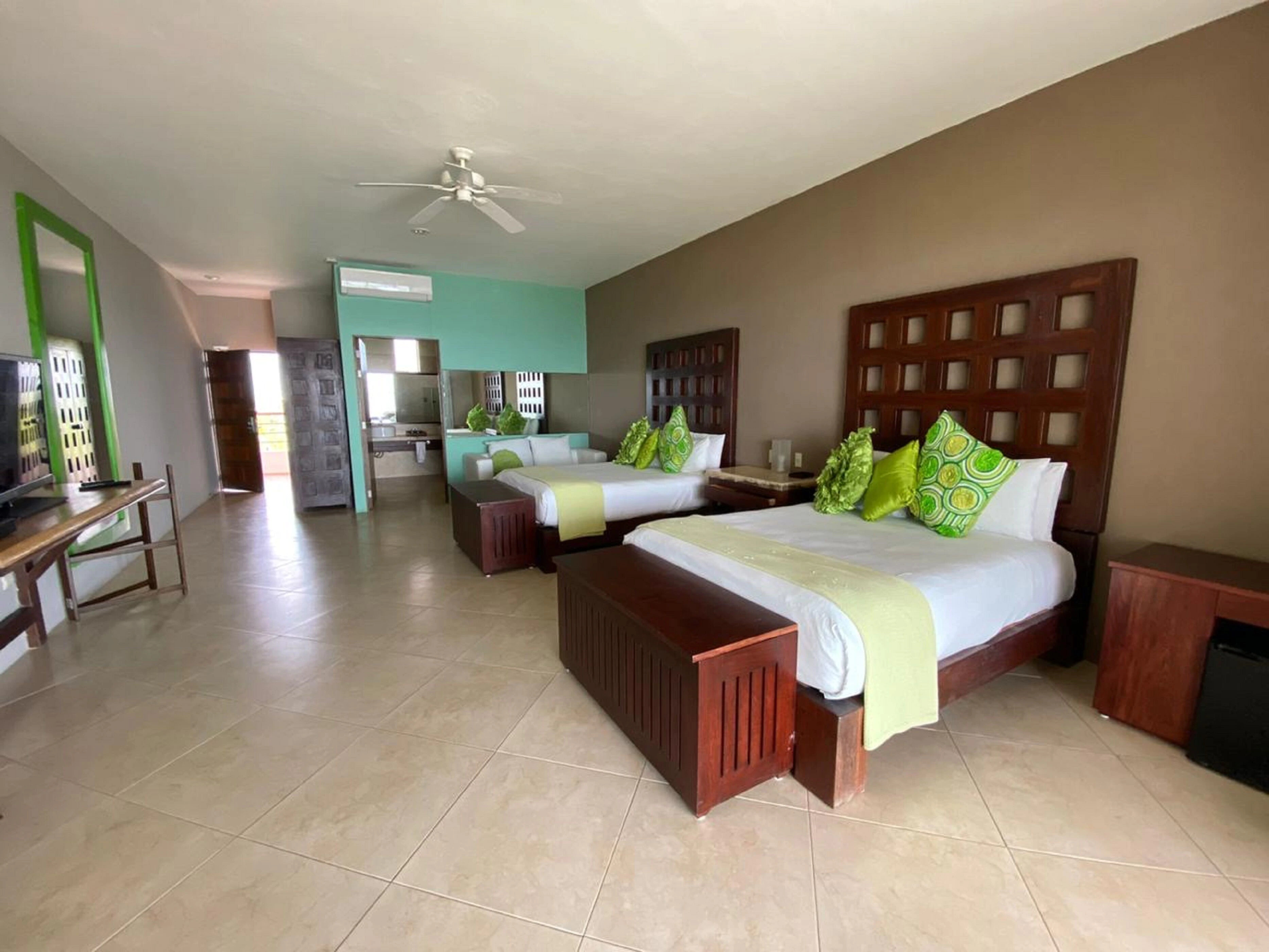 Casa del Puerto by MIJ - Beachfront Hotel
