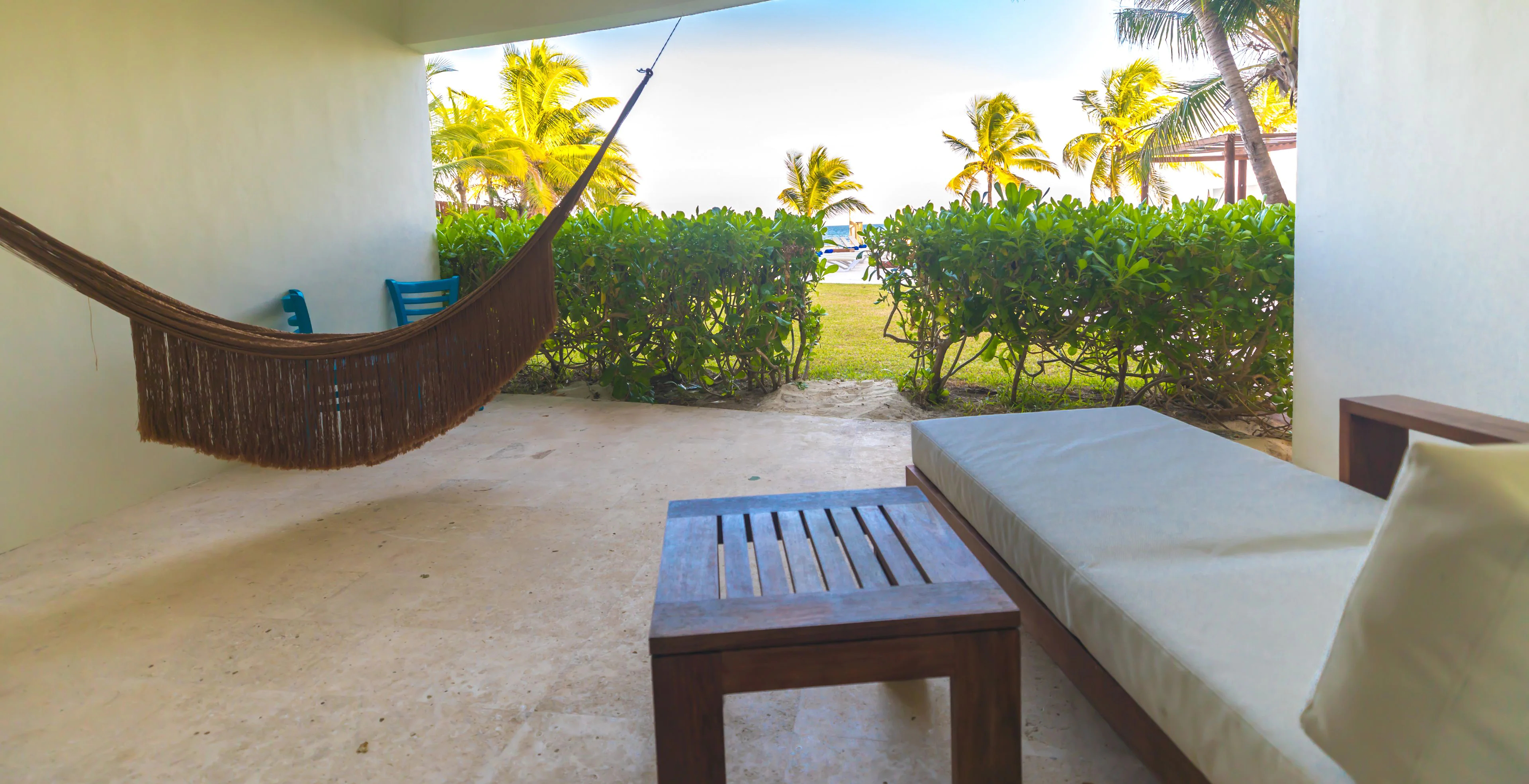 Casa del Puerto by MIJ - Beachfront Hotel
