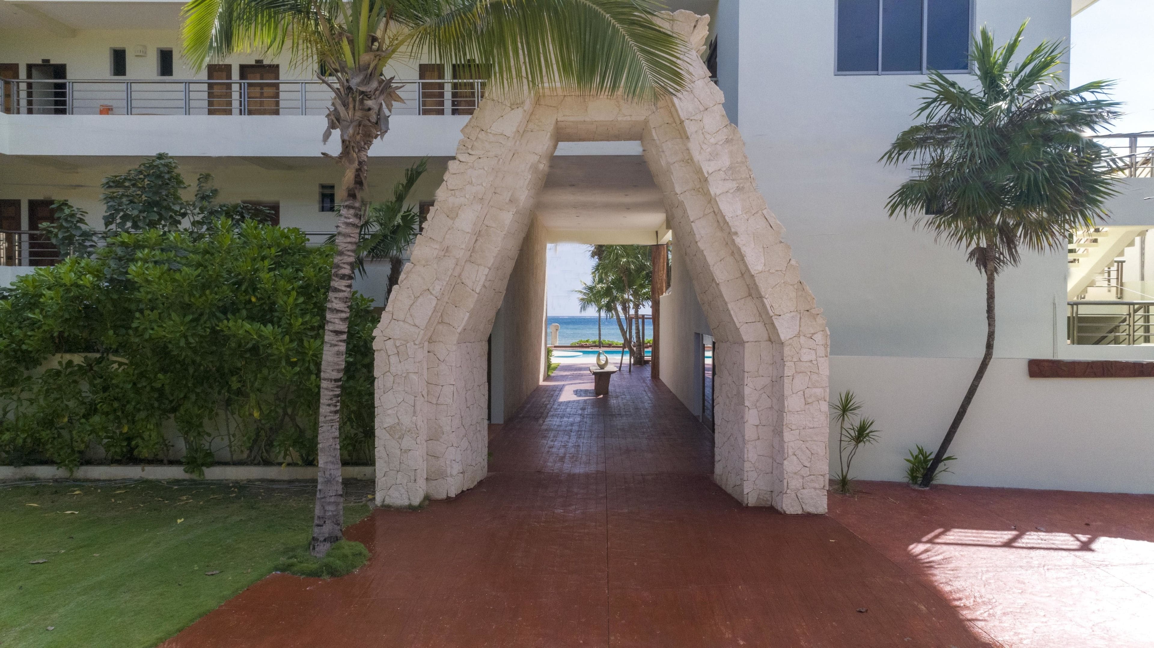 Casa del Puerto by MIJ - Beachfront Hotel