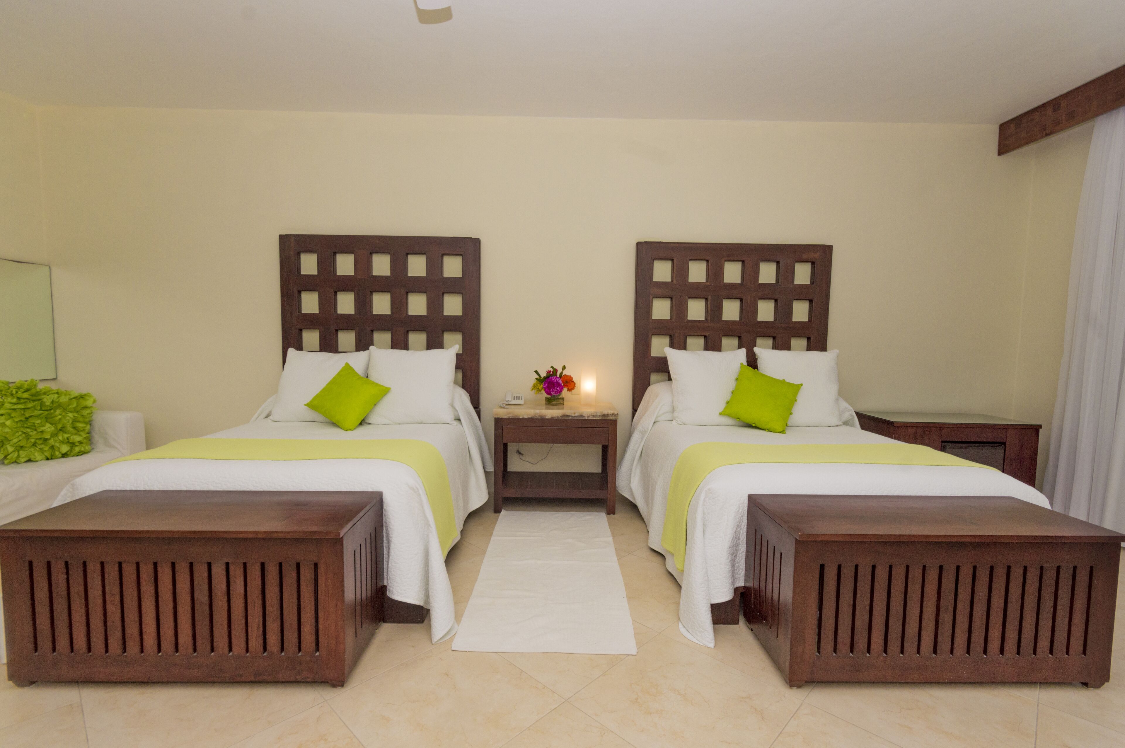 Casa del Puerto by MIJ - Beachfront Hotel