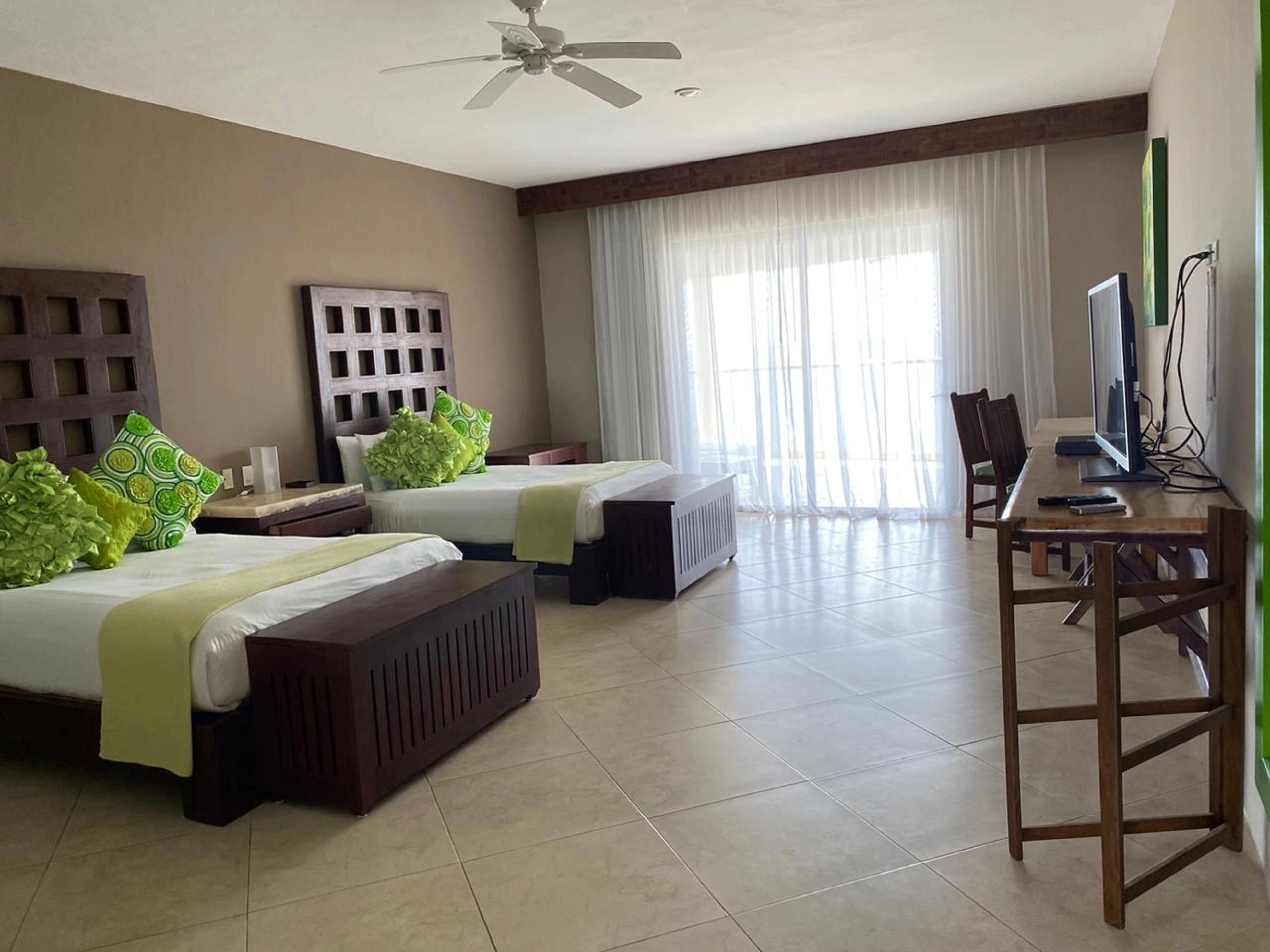 Casa del Puerto by MIJ - Beachfront Hotel