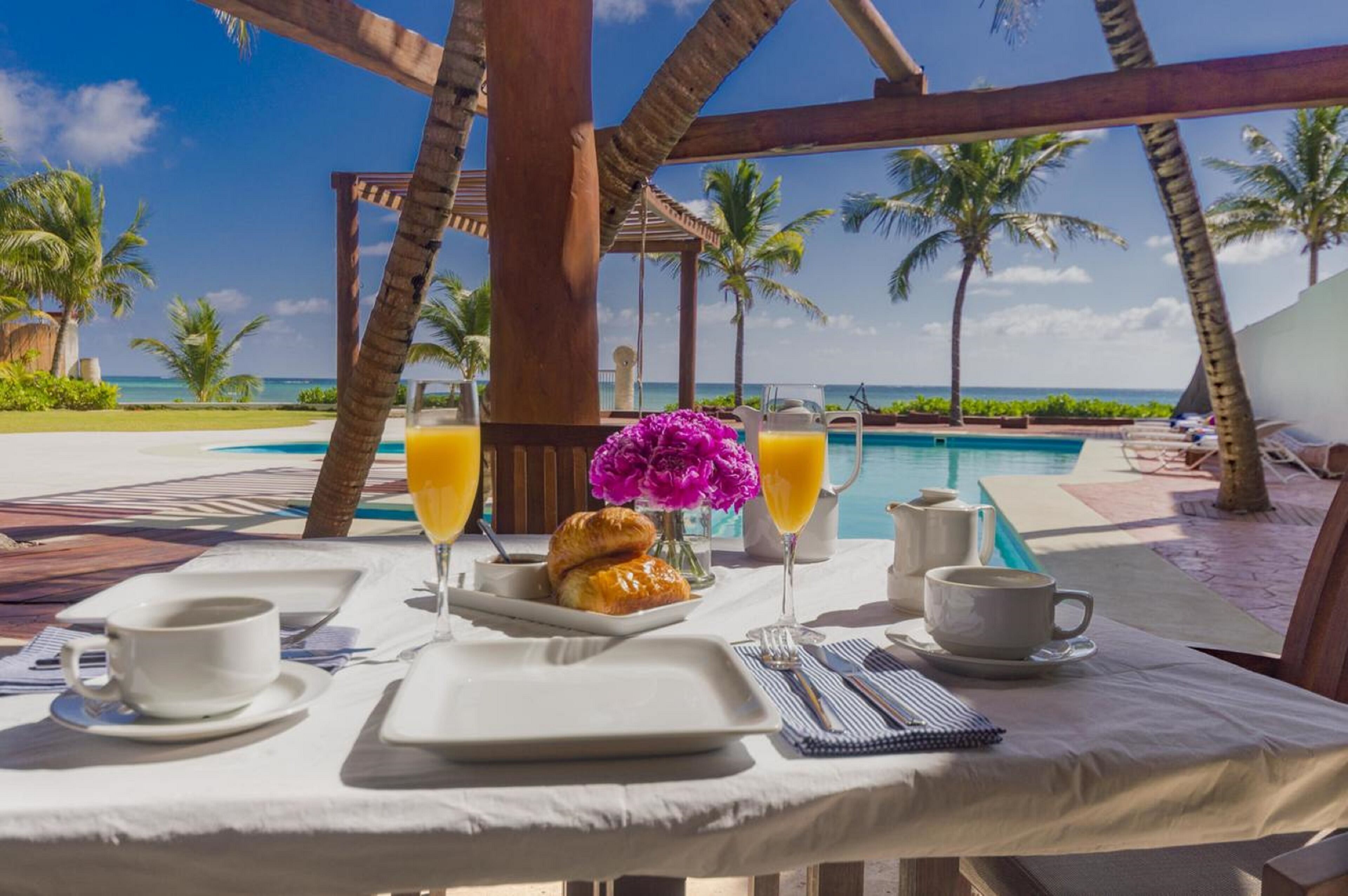 Casa del Puerto by MIJ - Beachfront Hotel