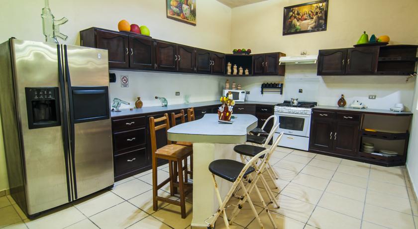Charlys Hostal